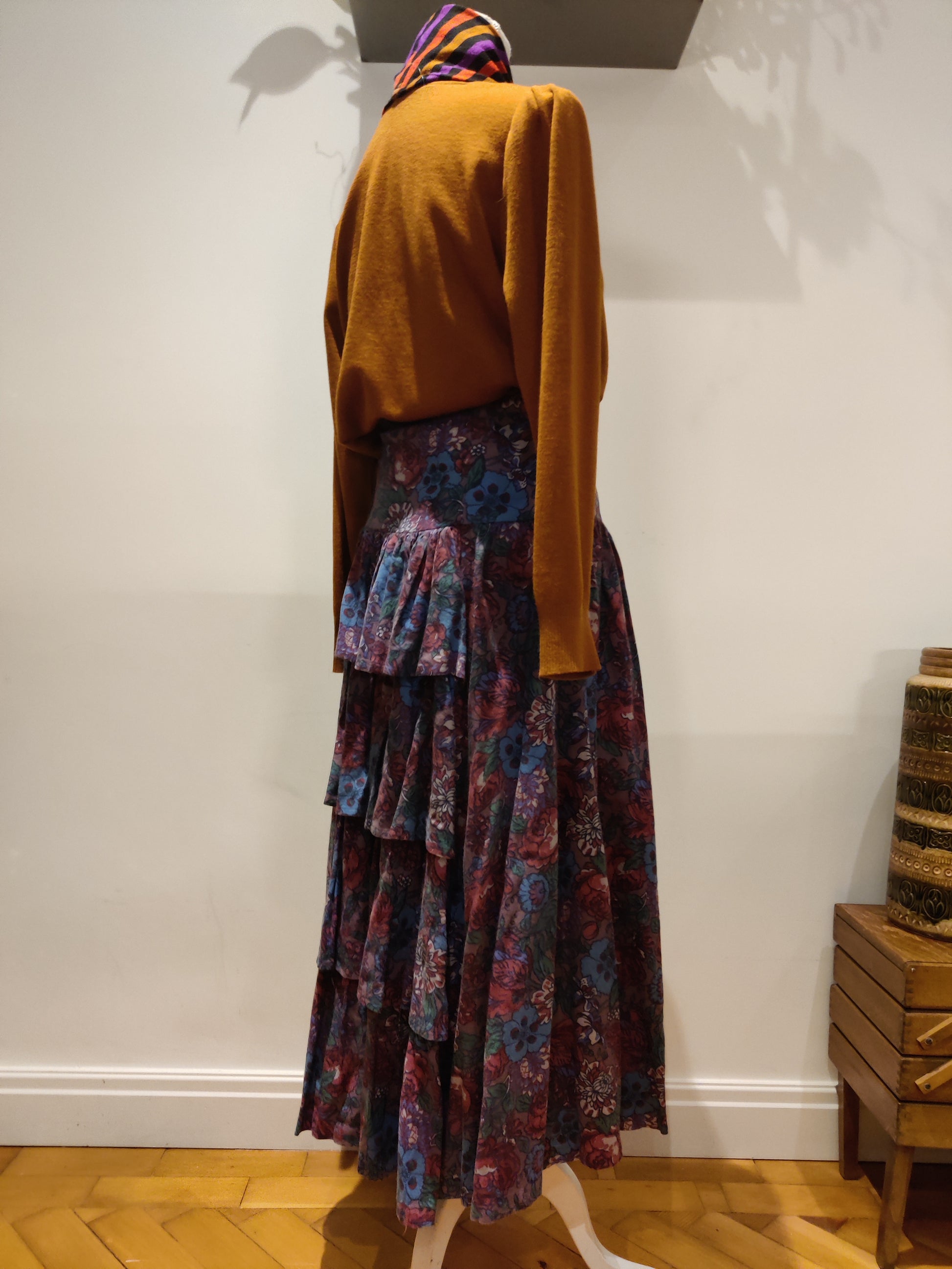 Stunning frill skirt Laura Asley