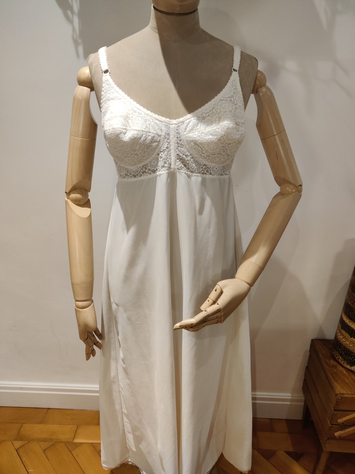 White vintage slim dress