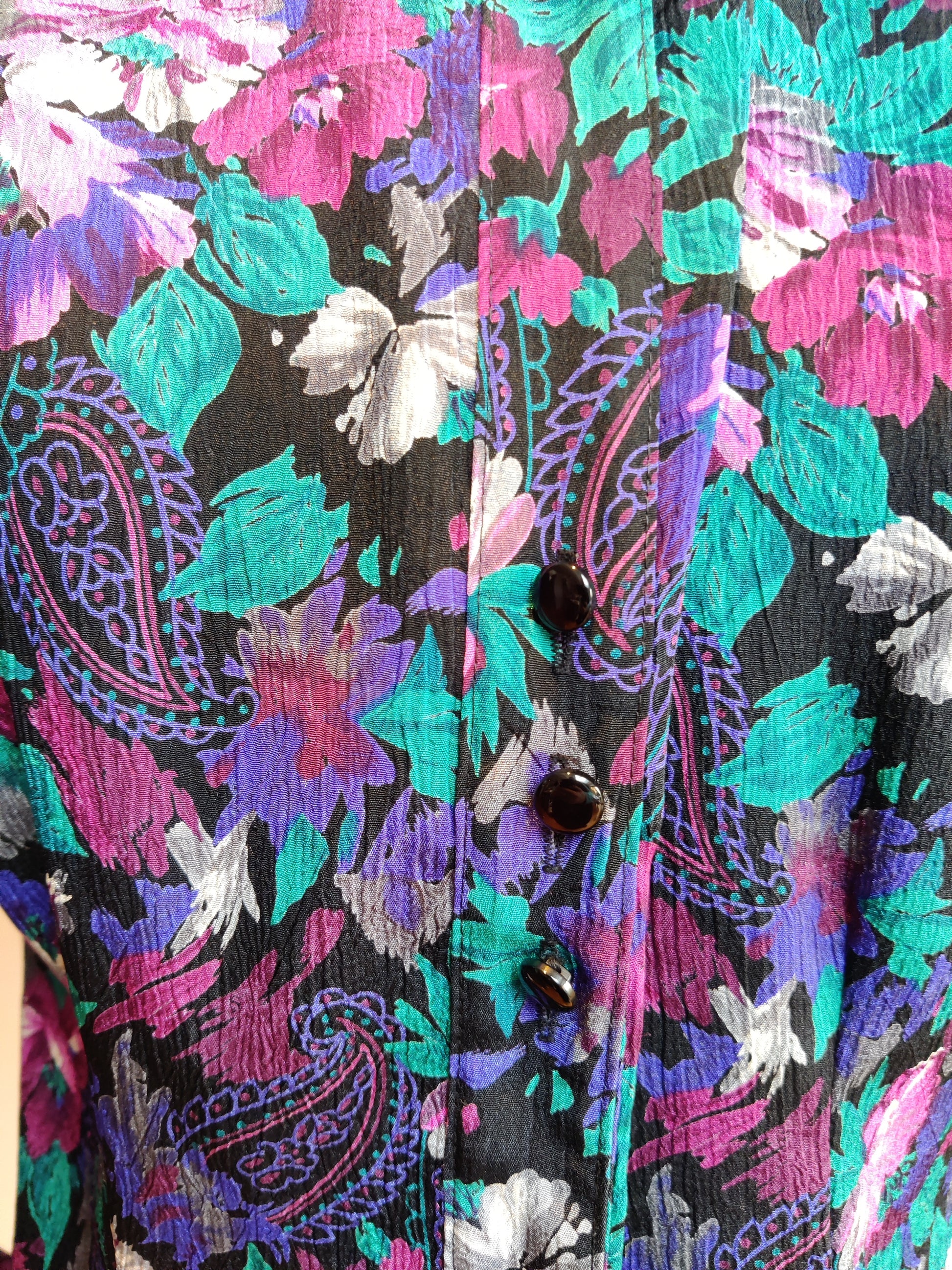 Cute button detail on 80s floral blouse.