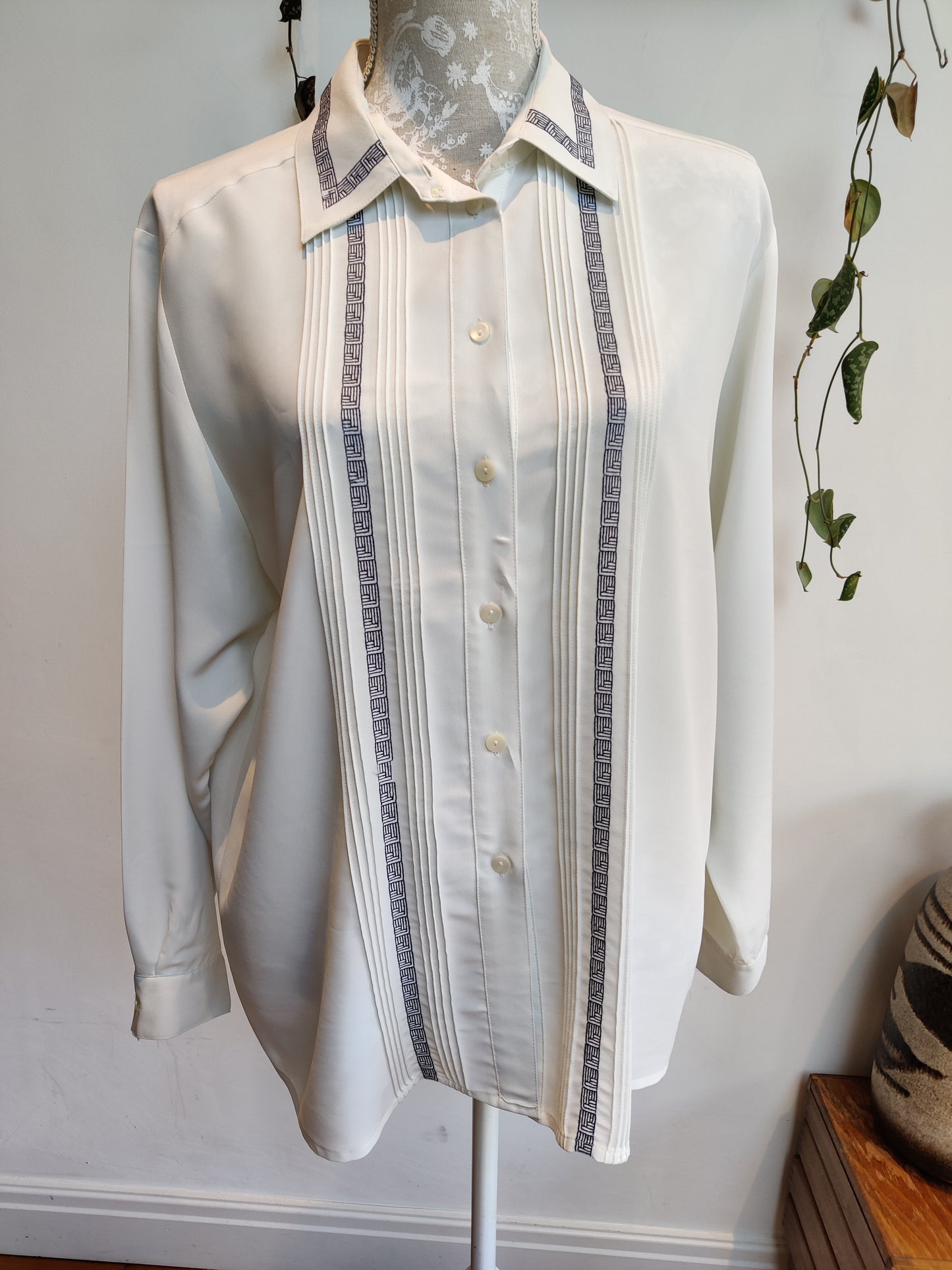 Stunning classic white shirt. size 16