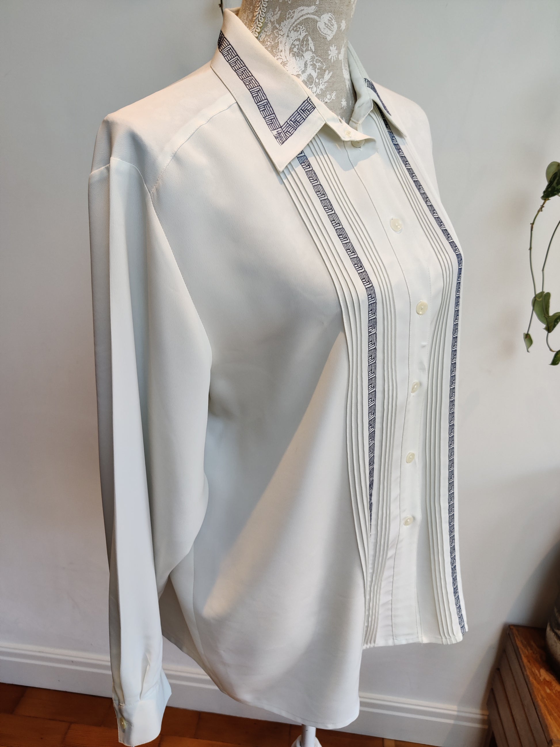 80s white blouse, size 16-18