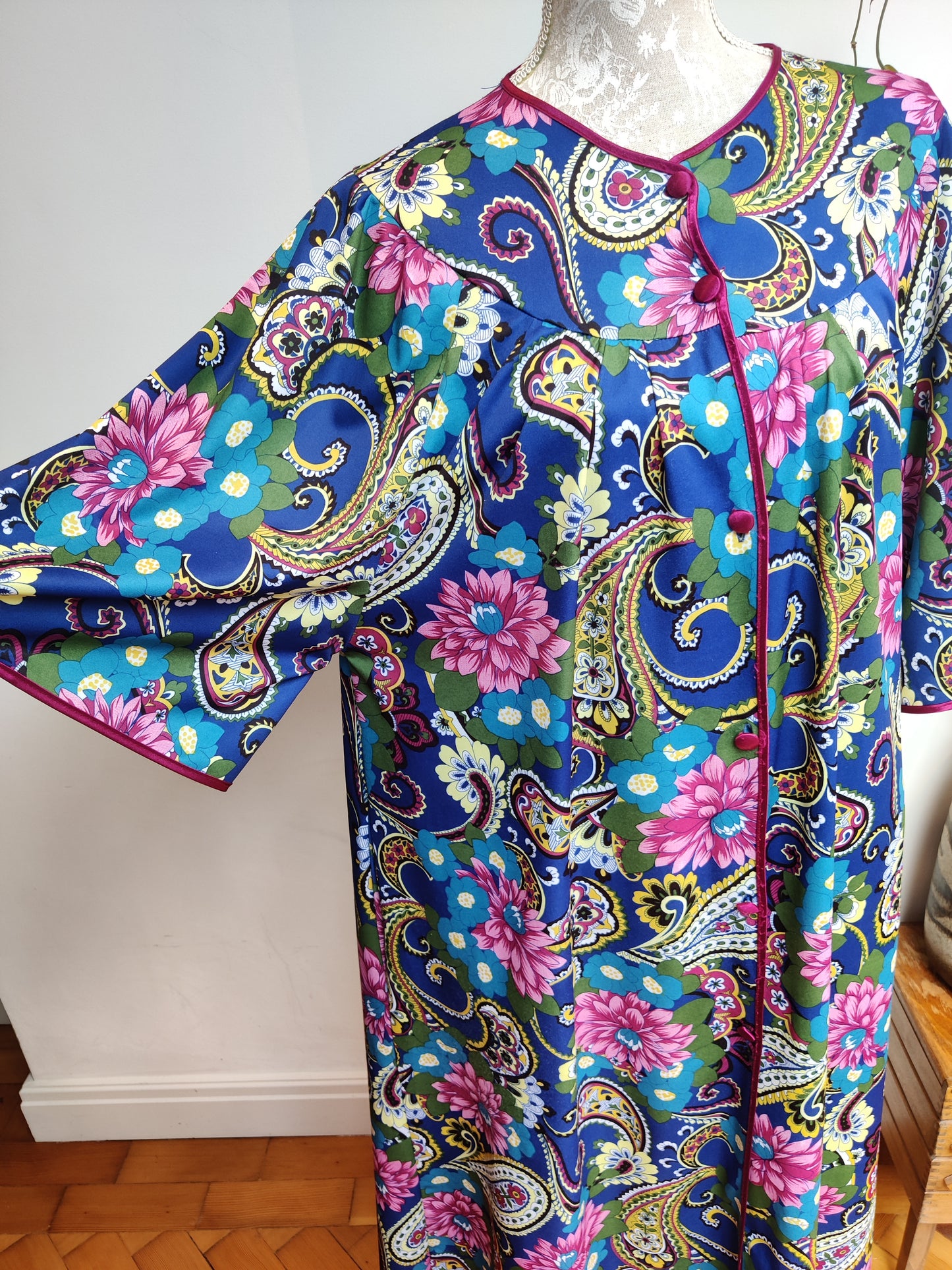 Short sleeve housecoat - plus size florals.