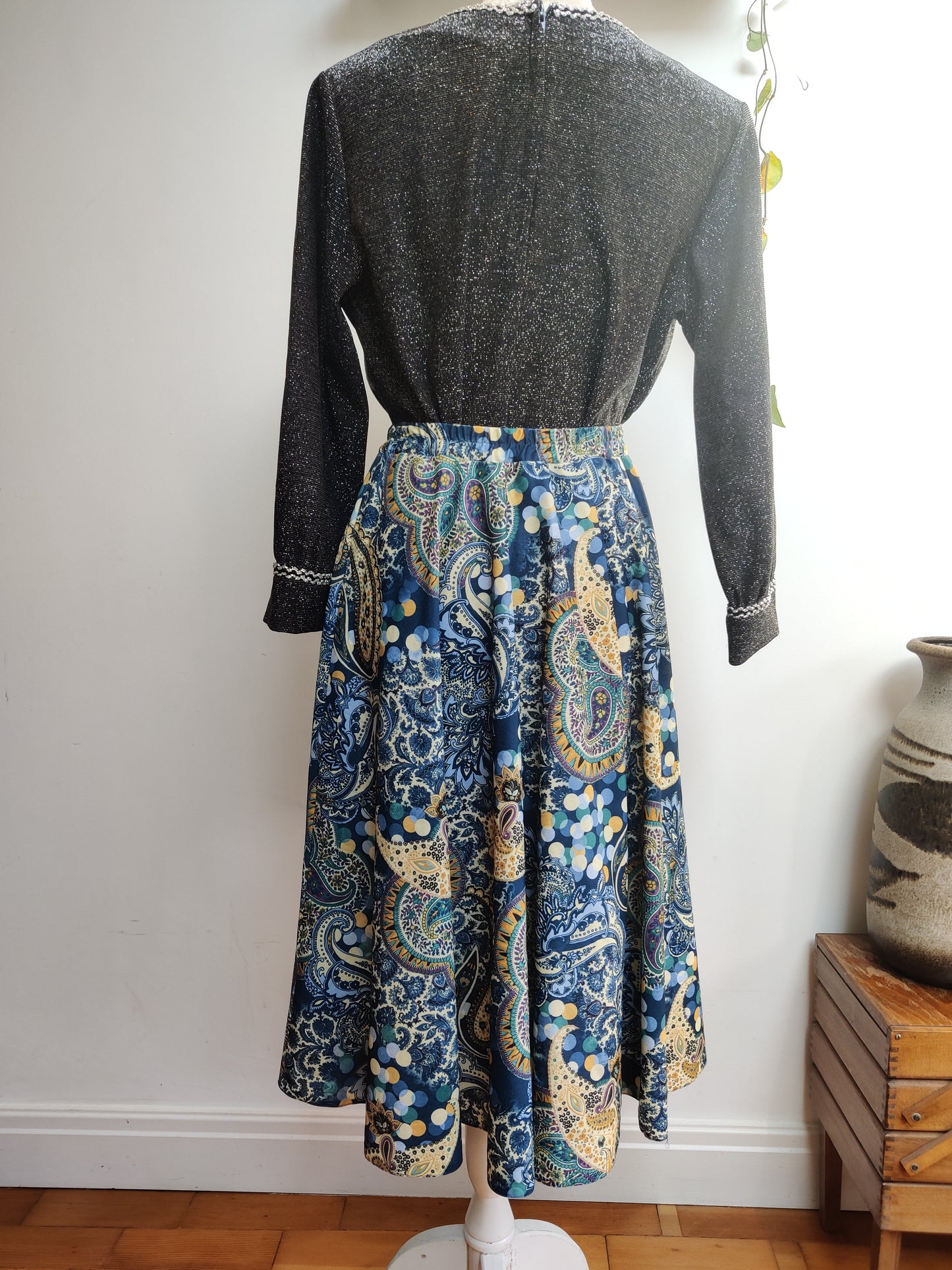 Flared skirt, size 16.