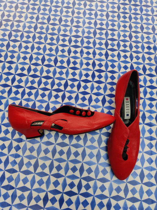 Stunning size 8 red vintage shoes