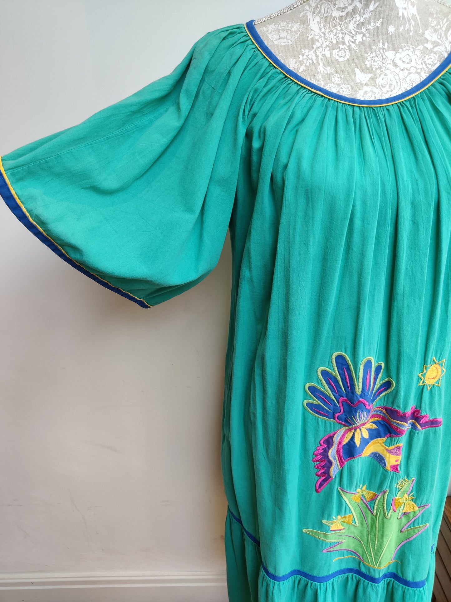 Embroidered 80s fun summer dress