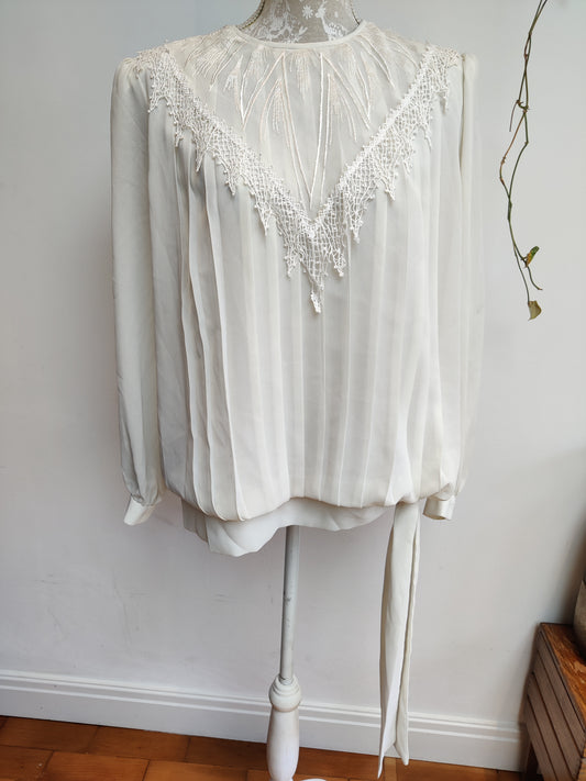 Stunning vintage Gina Bacconi top in cream. 