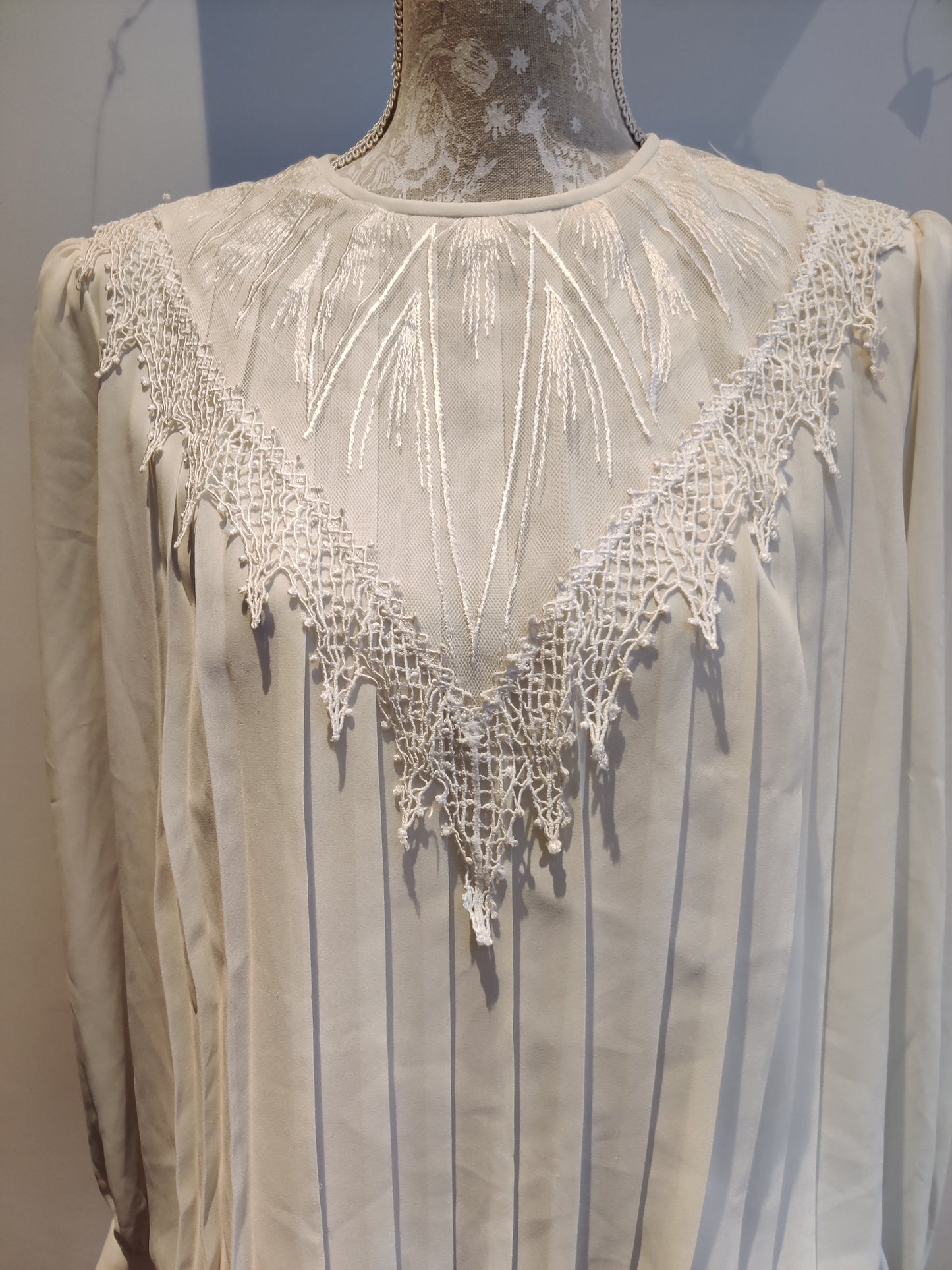 Cream 80s top with beautiful lace embroidery