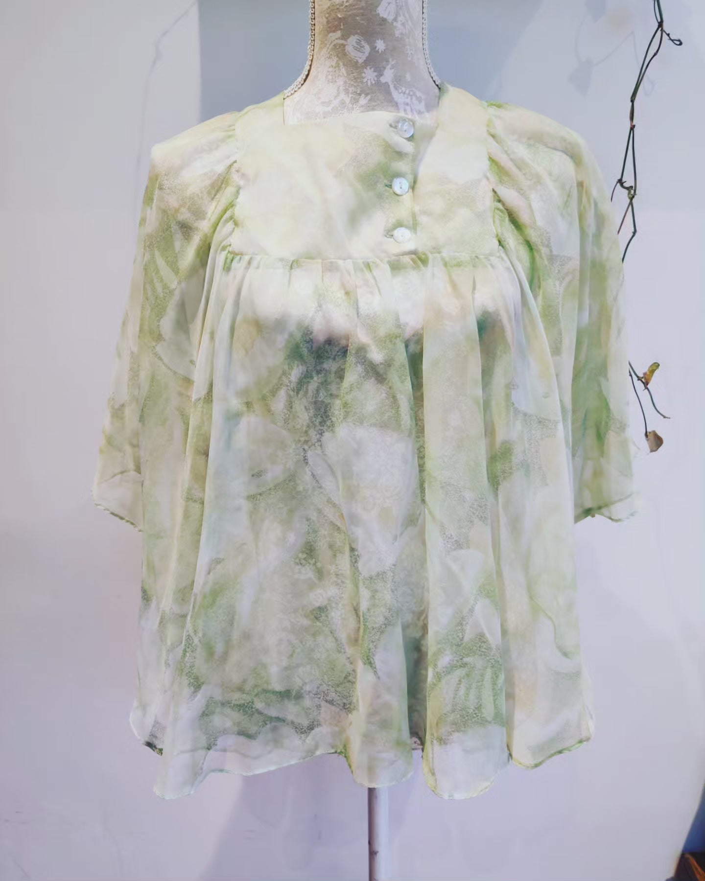 Stunning 70s butterfly wing top. Small- medium.