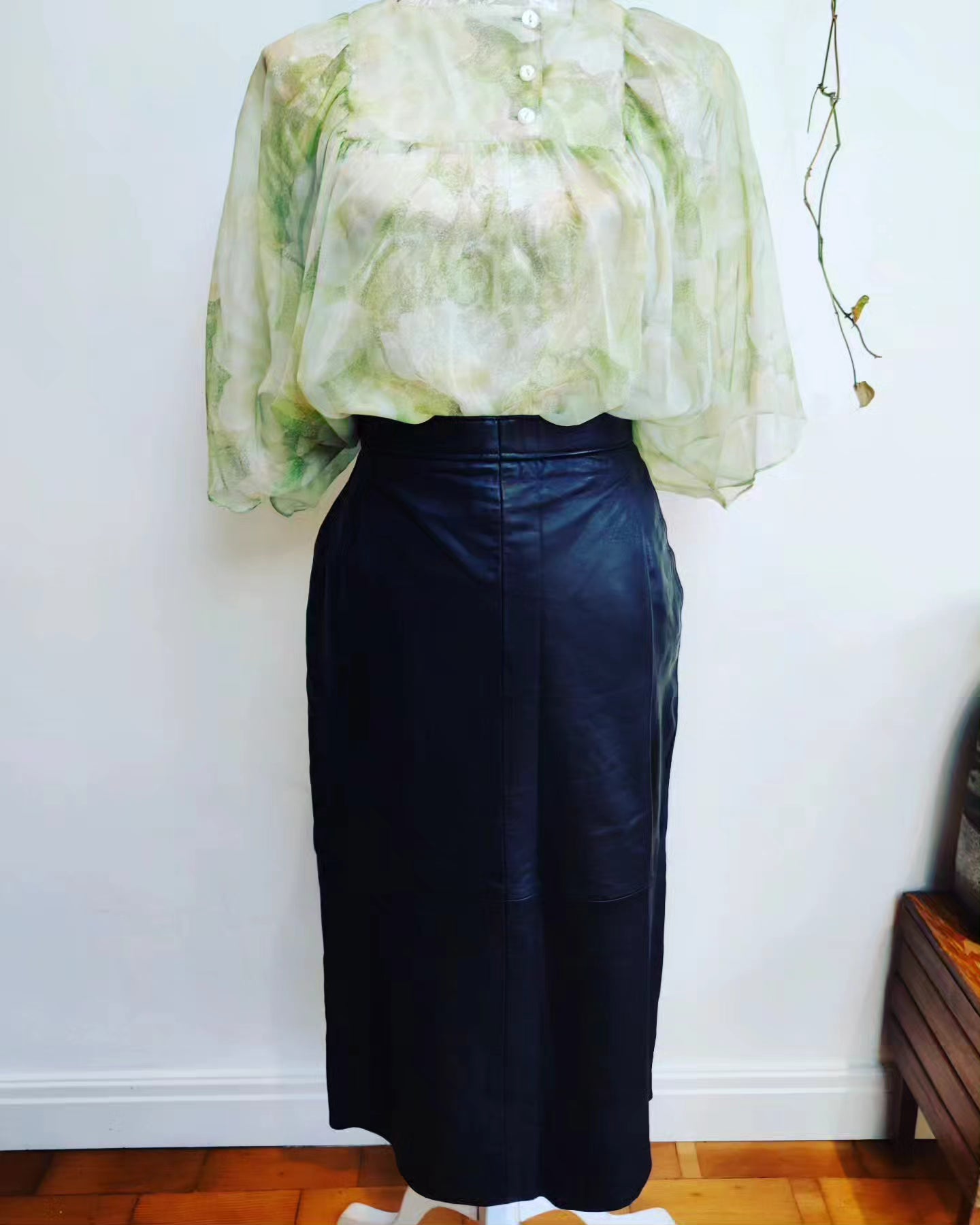 Stunning 70s butterfly wing top. Small- medium.