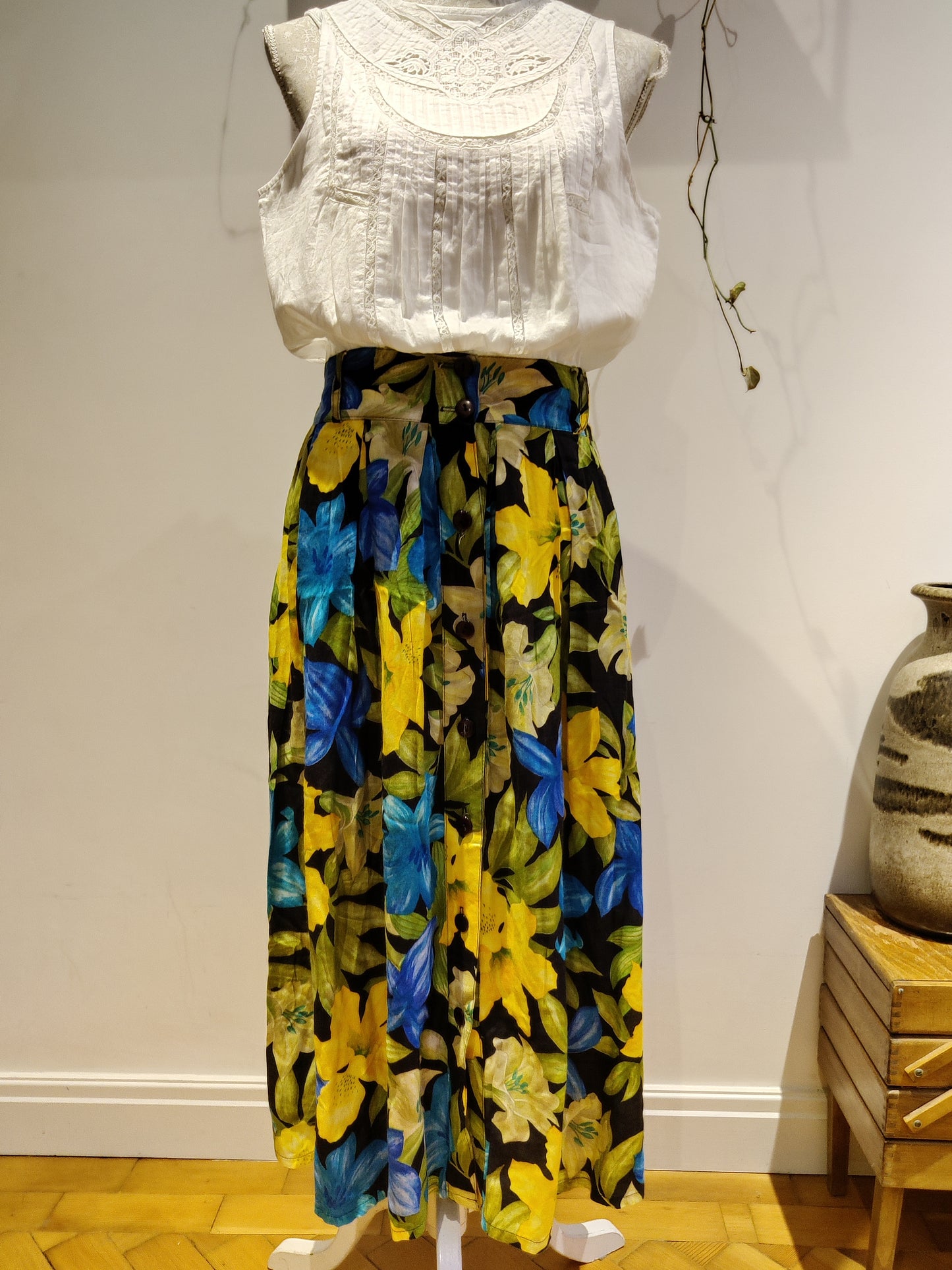 Vibrant flower print vintage skirt.