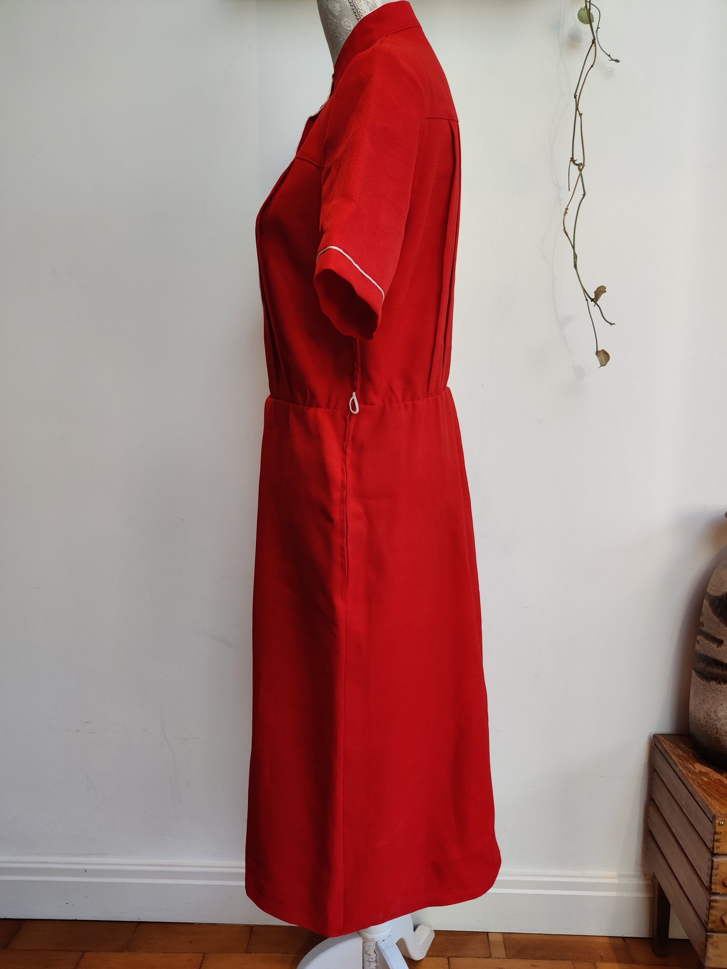 Stunning red 50s style vintage dress. Size 12-14.
