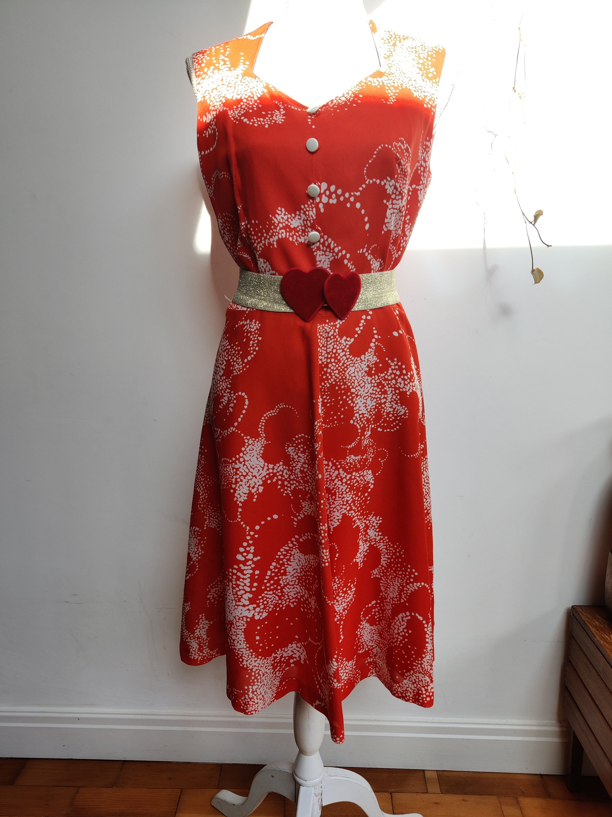 Beautiful vintage red dress. perfect for weddings.