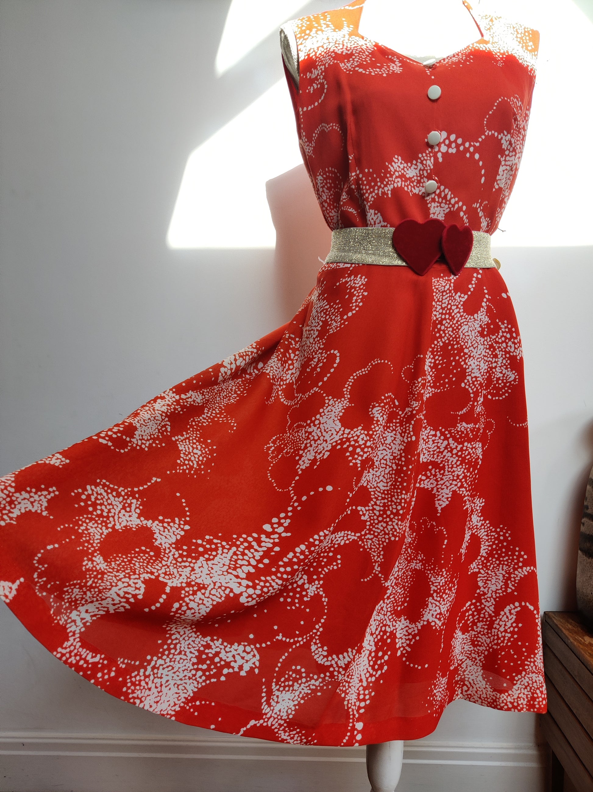 Stunning vintage red swirl dress. size 12