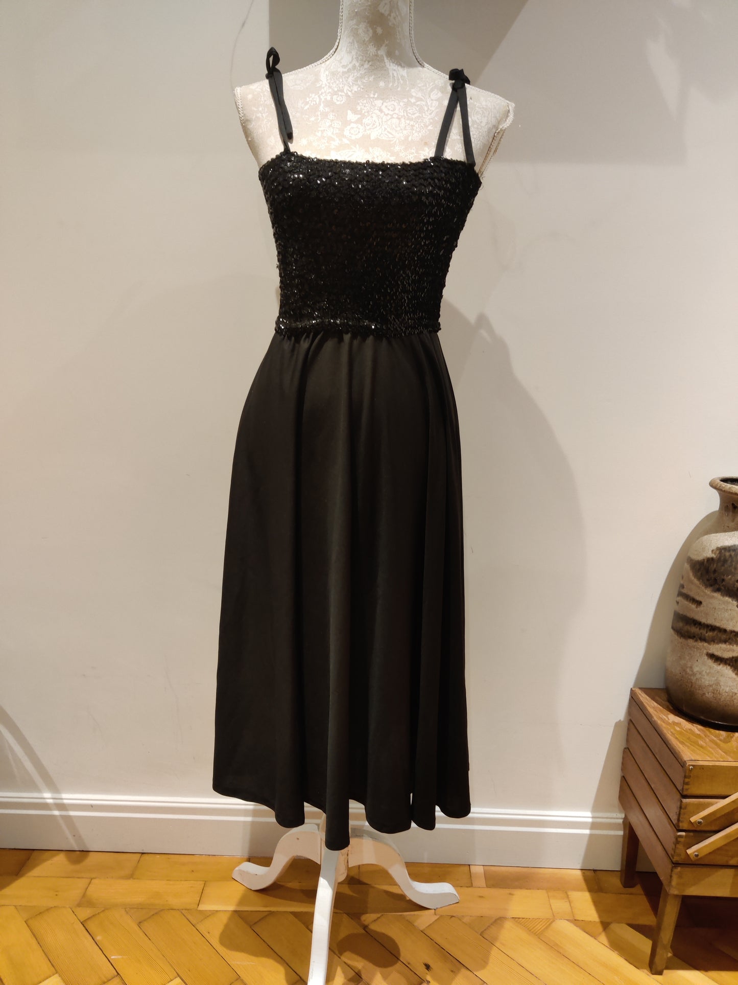 Vintage black sequin dress size 6-8
