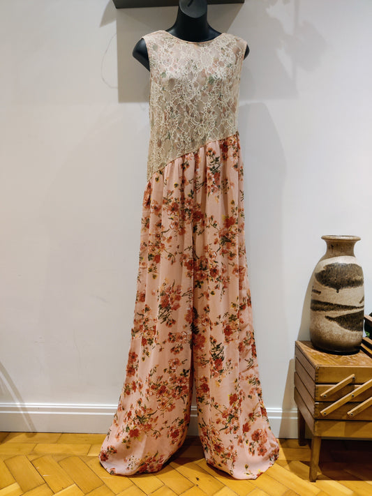 Beautiful vintage floral lace jumpsuit size 10-12.