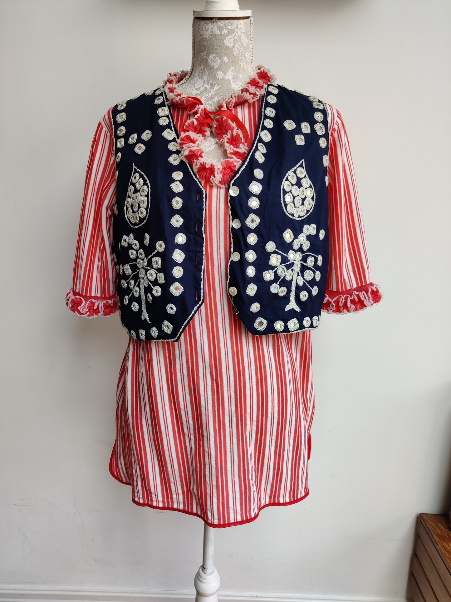 Vintage boho waistcoat in navy blue with embroidery hippy mirror detail. Size 10-14.