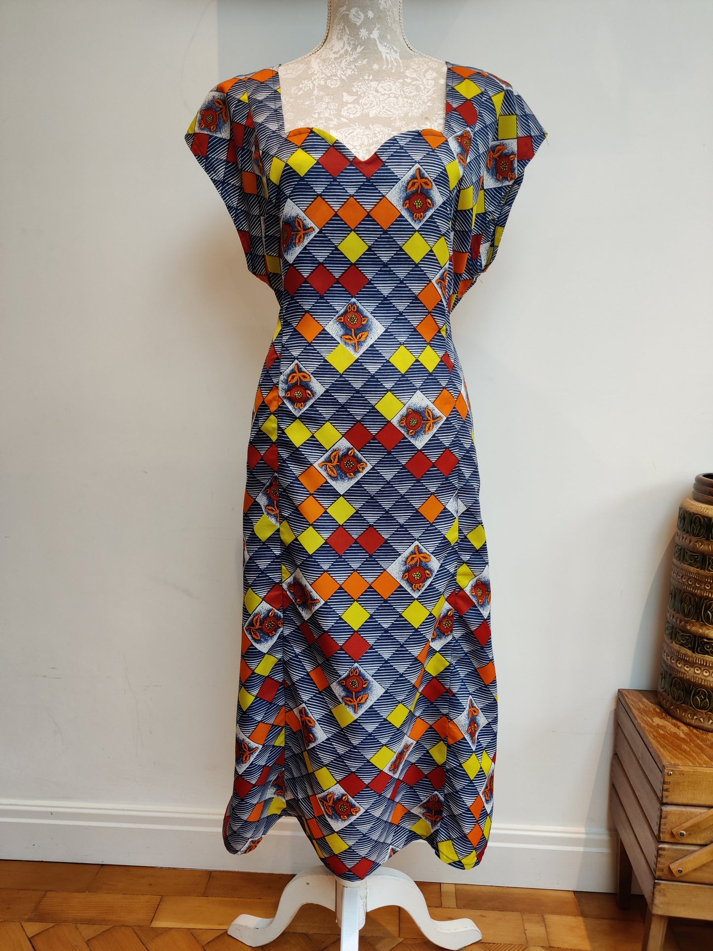 Lovely blue and orange African style 70s kaftan. Size 14-18