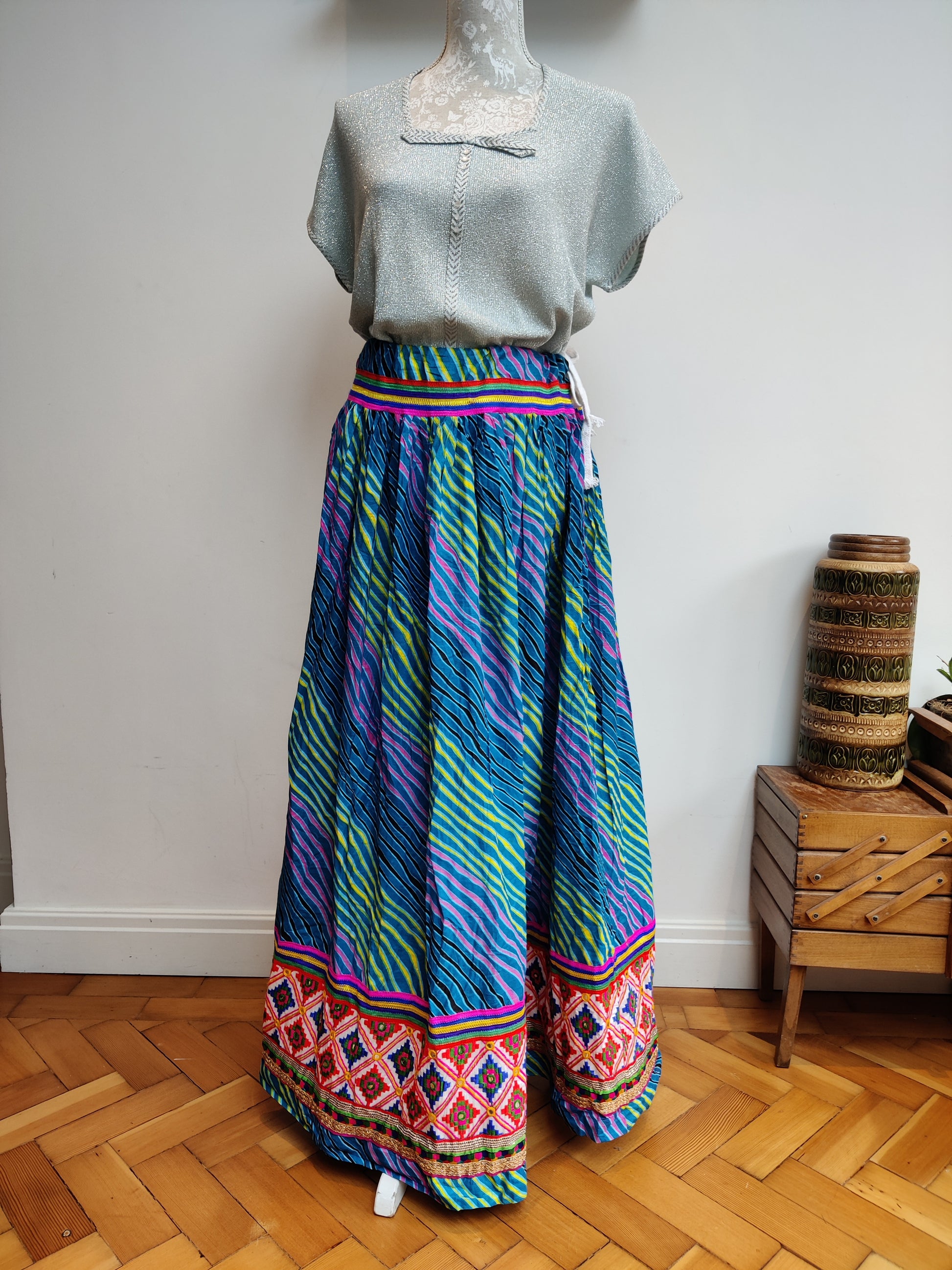 vintage maxi skirt. size 16