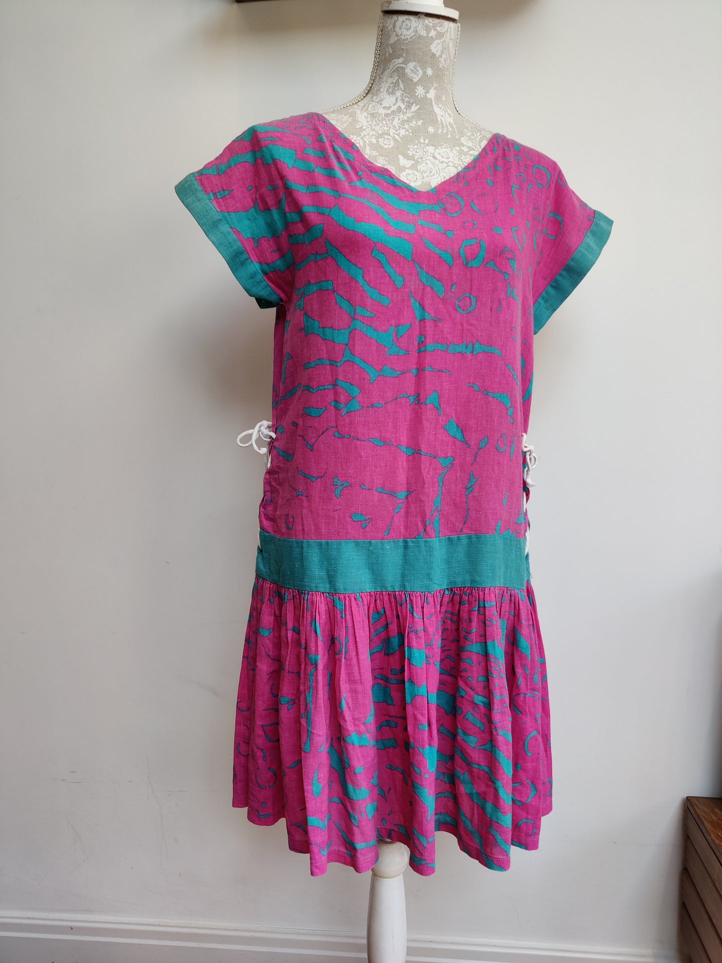 Pink and blue 80s midi dress with short sleeves