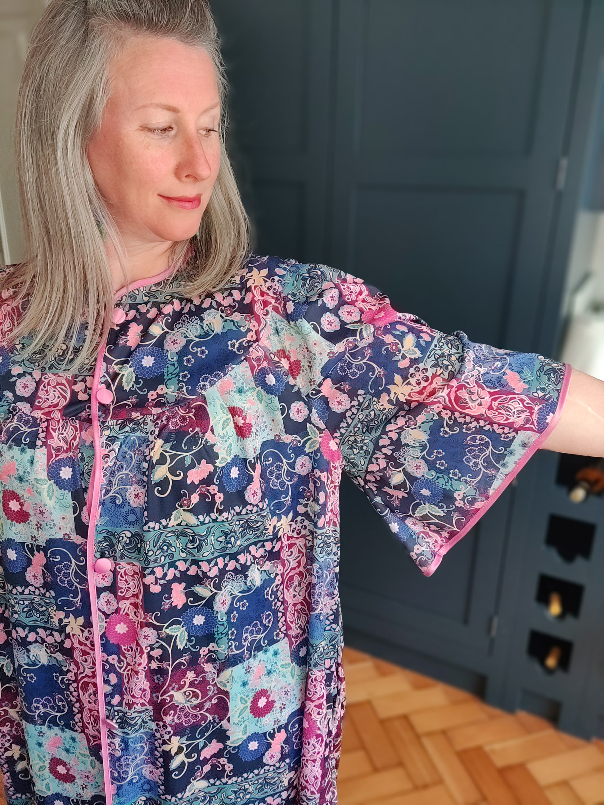 Blue and pink vintage housecoat plus size