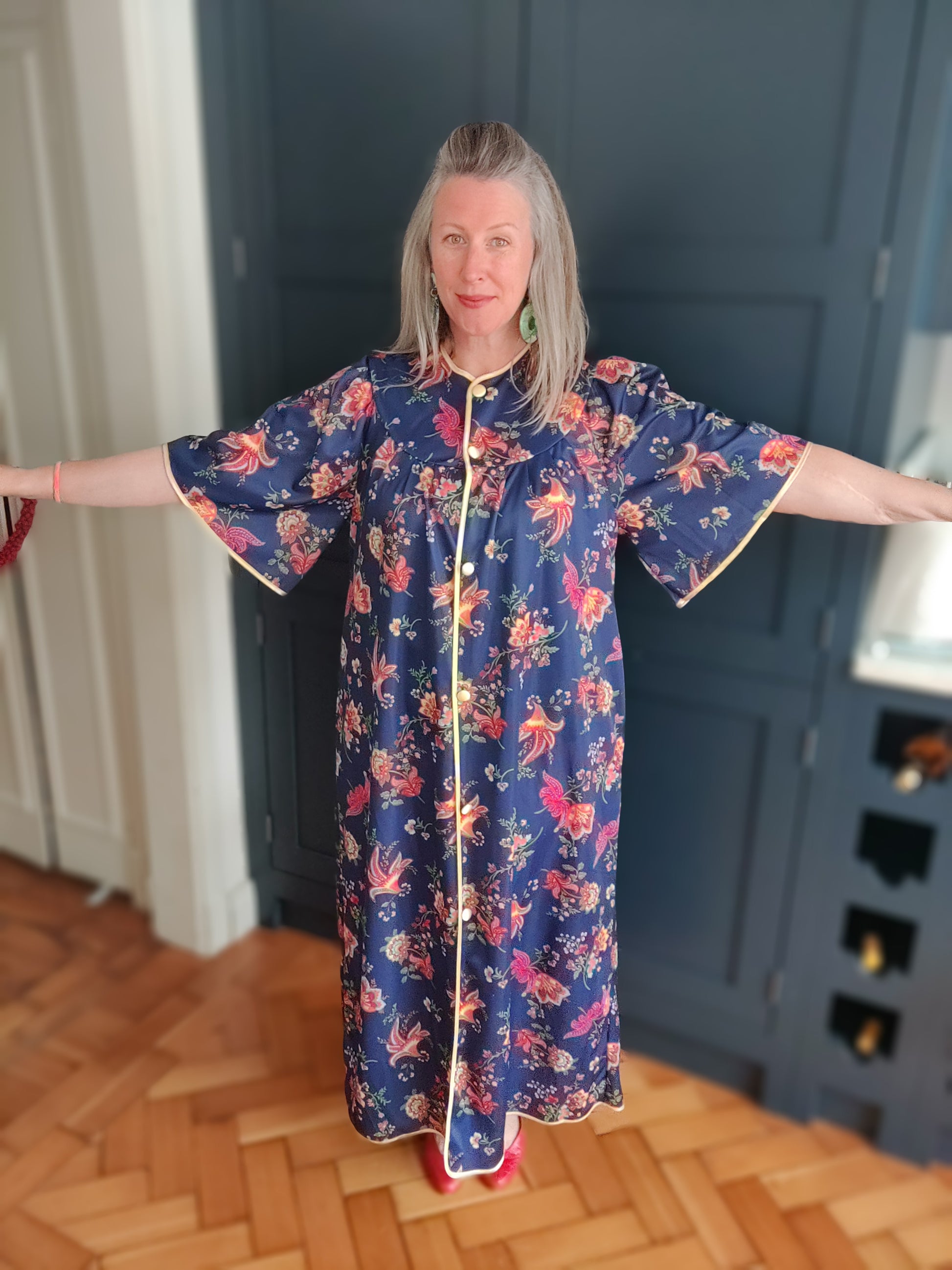 Short sleeve vintage housecoat dress size 16
