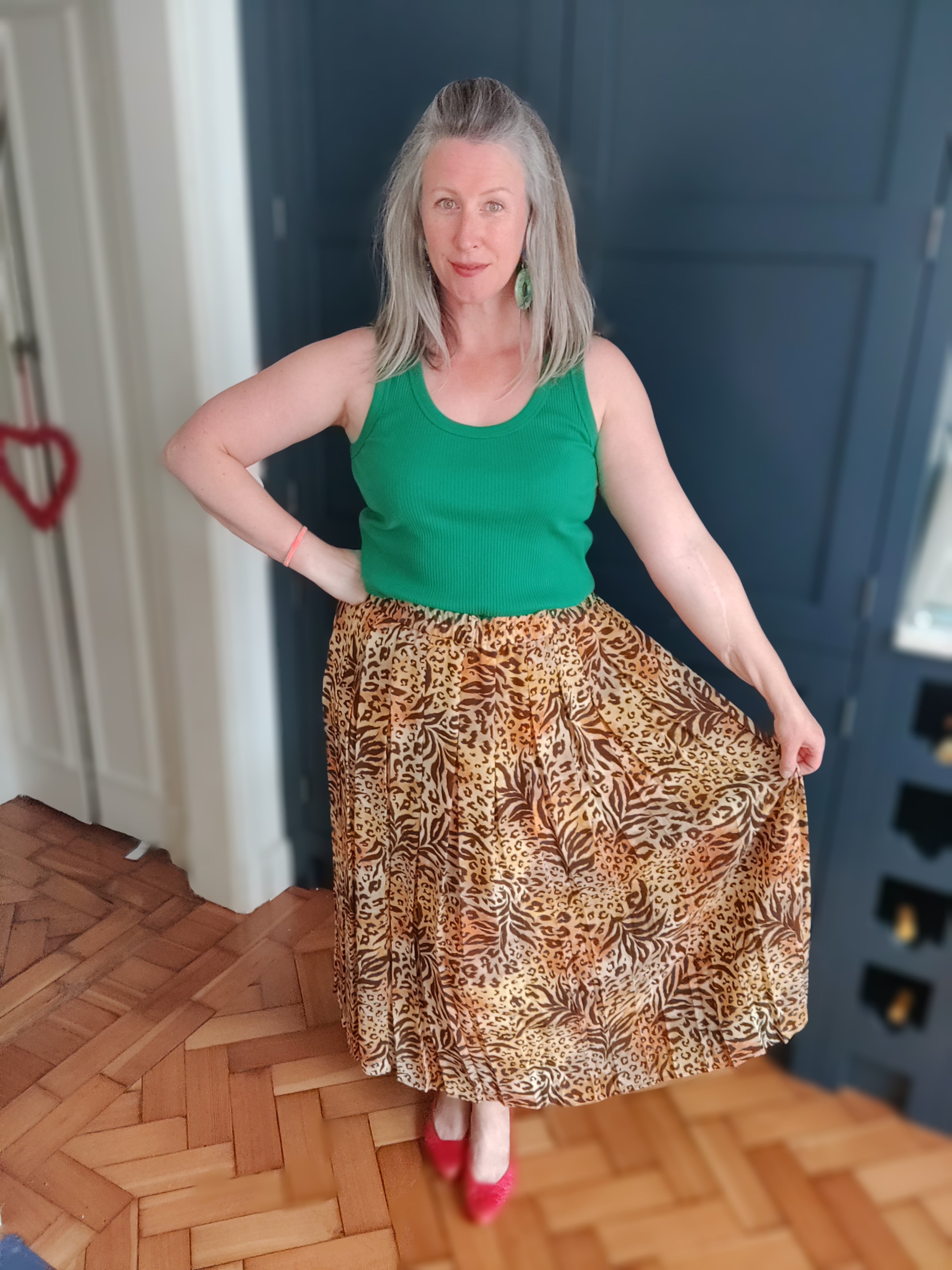 Vintage pleated leopard tiger midi skirt. Size 16