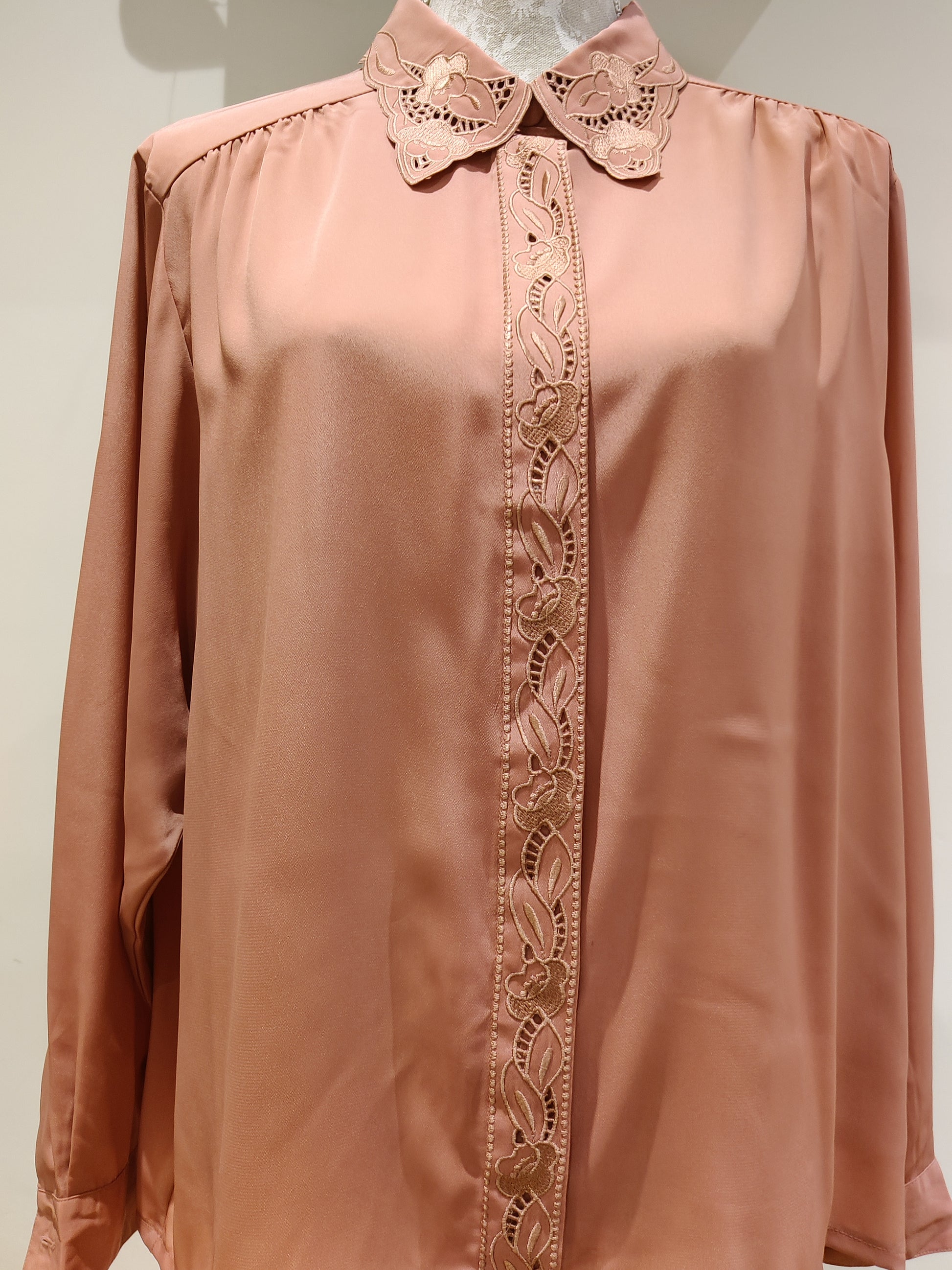pink 80s blouse with floral statement collar. plus size