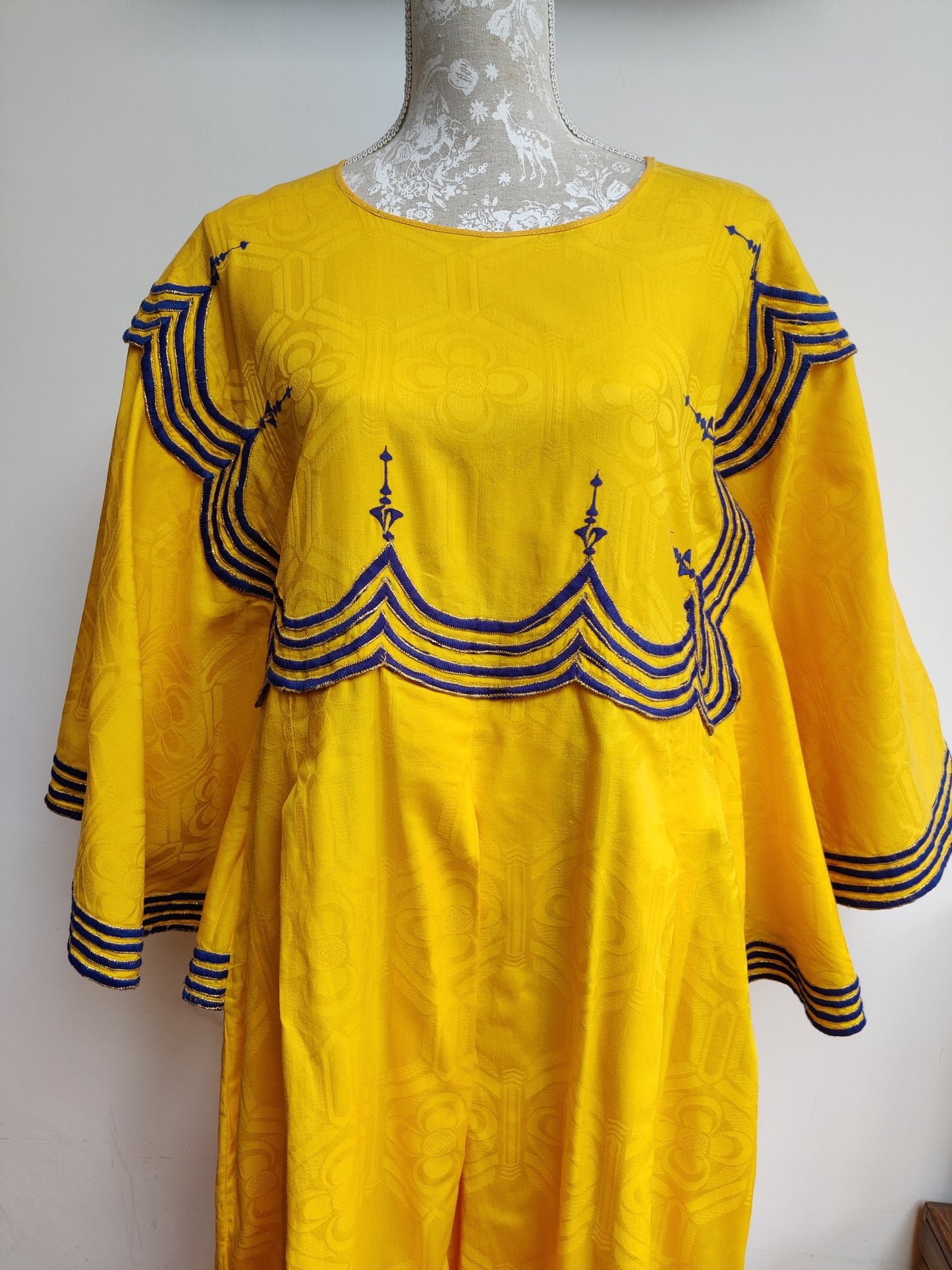 Yellow vintage dress with statement sleeves. plus size