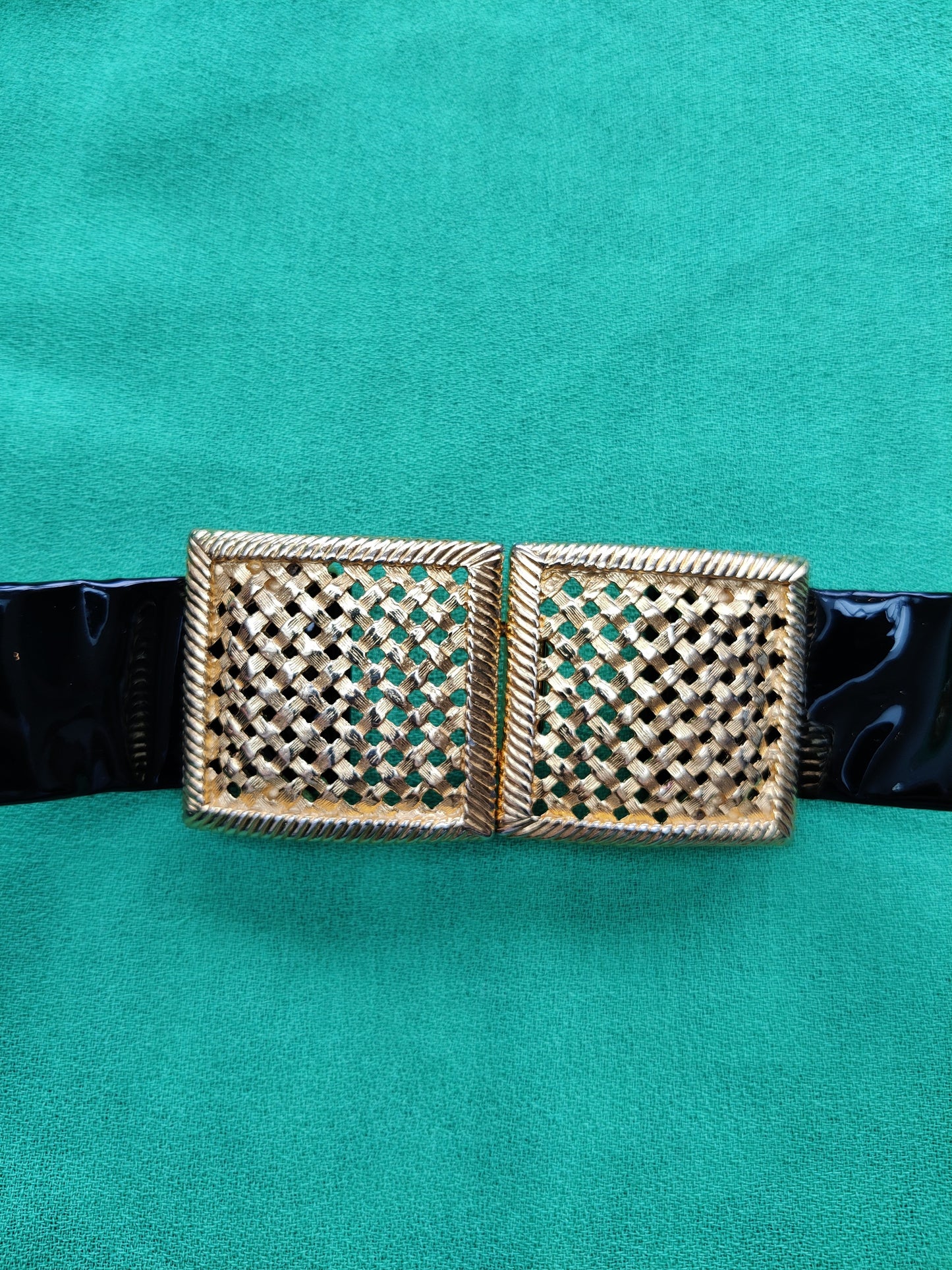 Black and gold vintage belt size 18