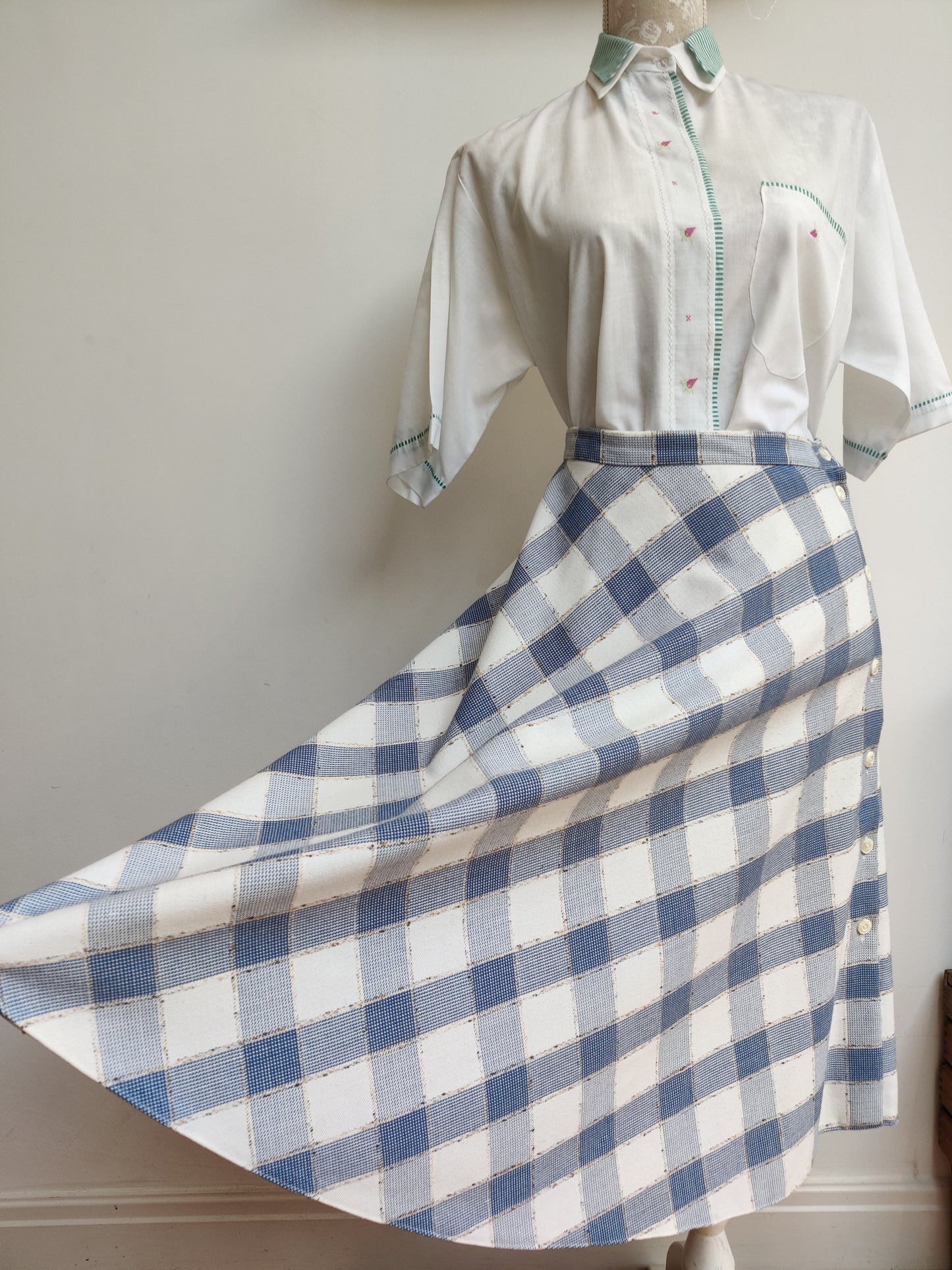 Plus size checked flare skirt