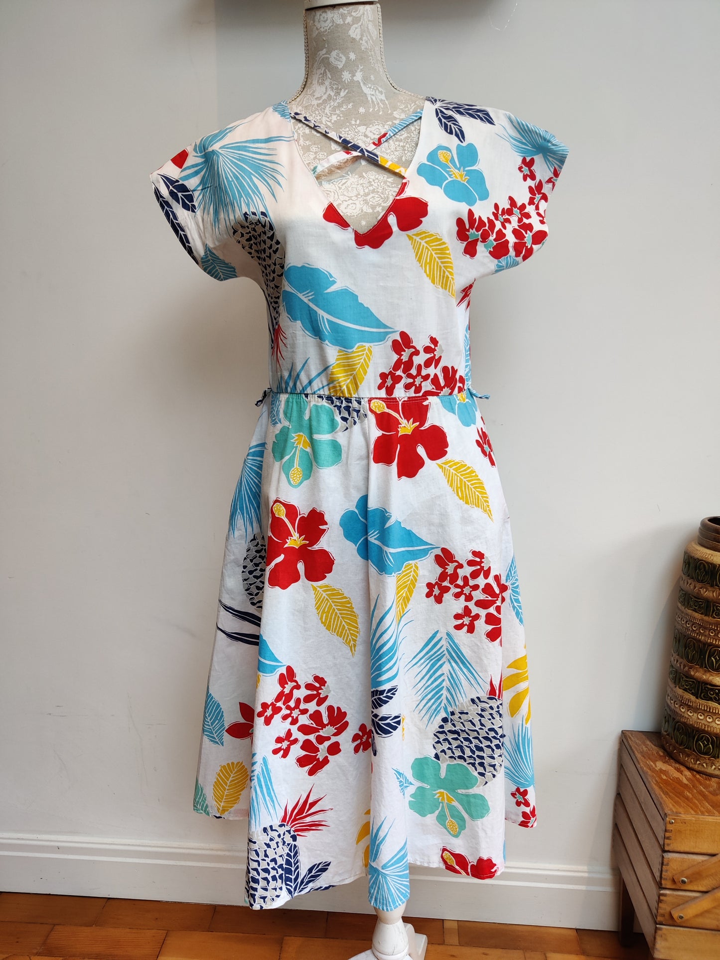 80s dress with Hawaiian pattern