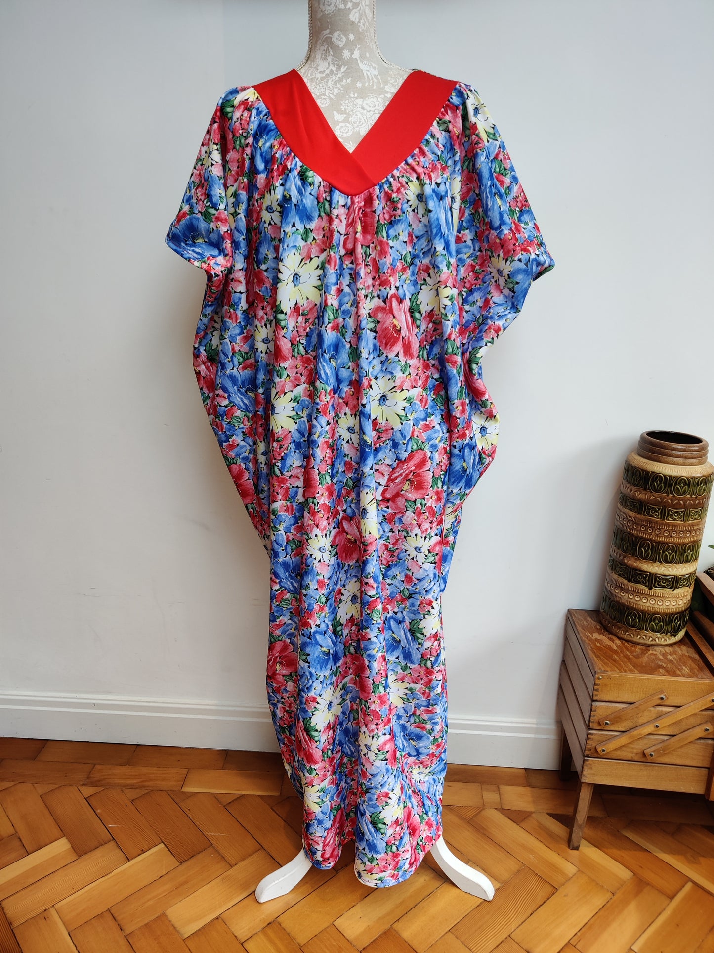 Plus size v neck kaftan in red and blue floral print.