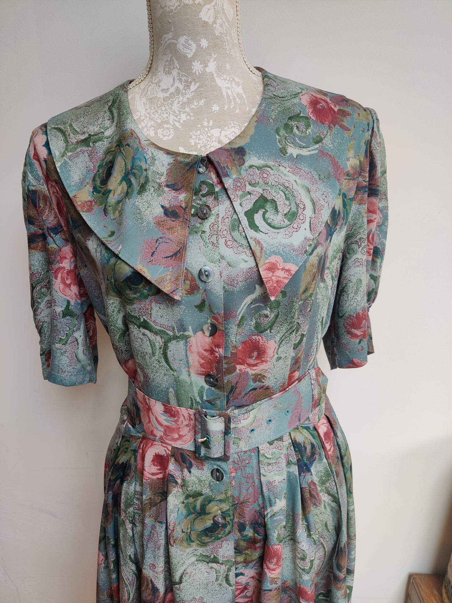 Floral dress with huge statement collar size 12