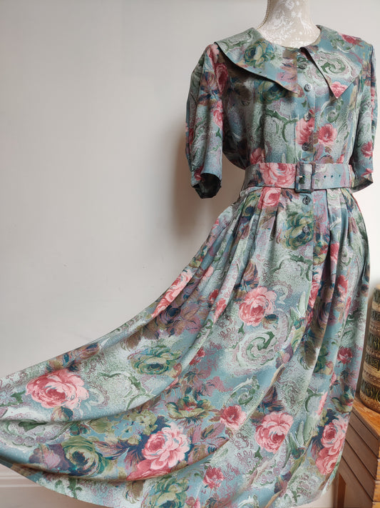 Romantic floral vintage dress with belt