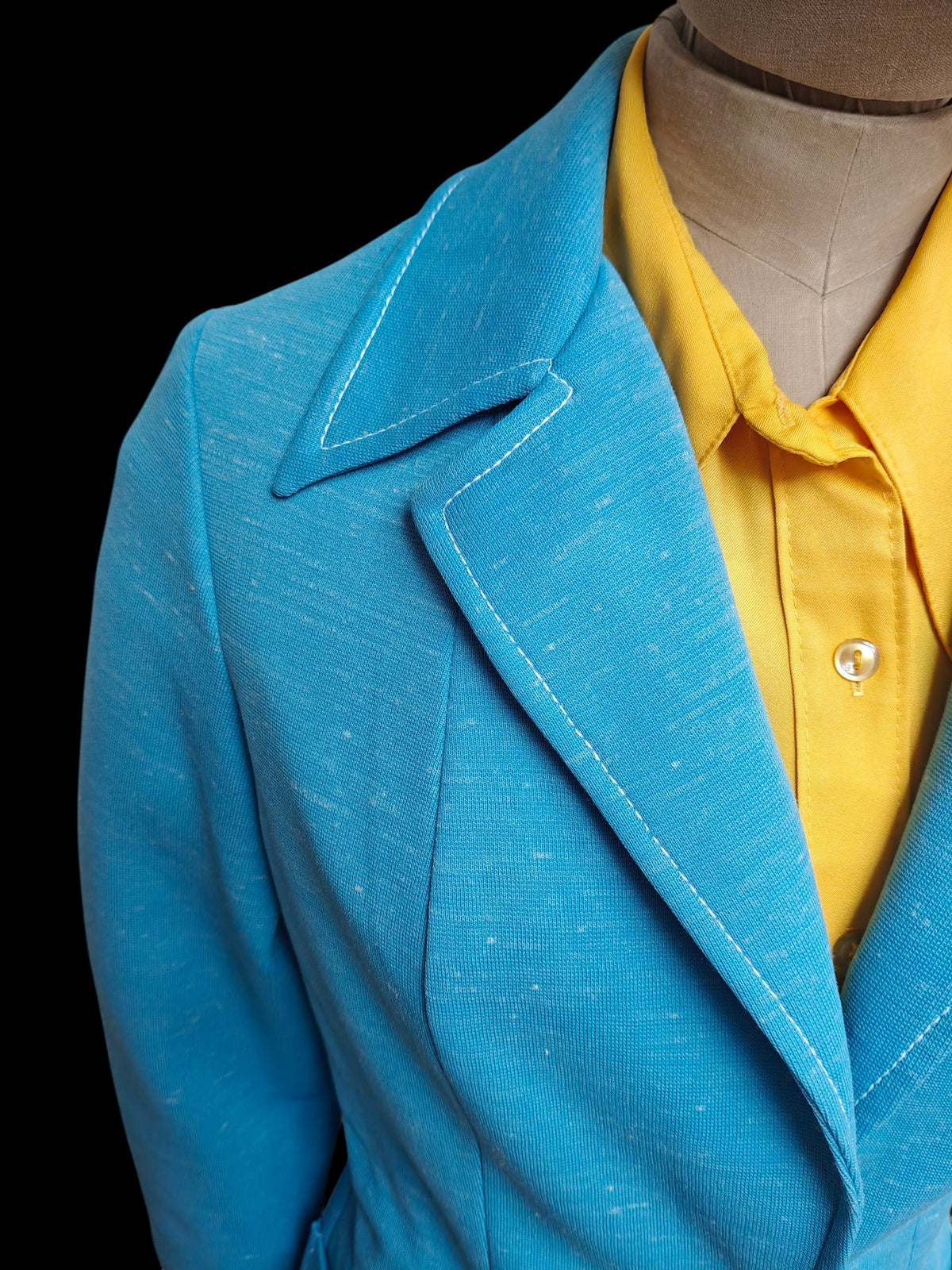 Ladies 1970s blue jacket with statement collar