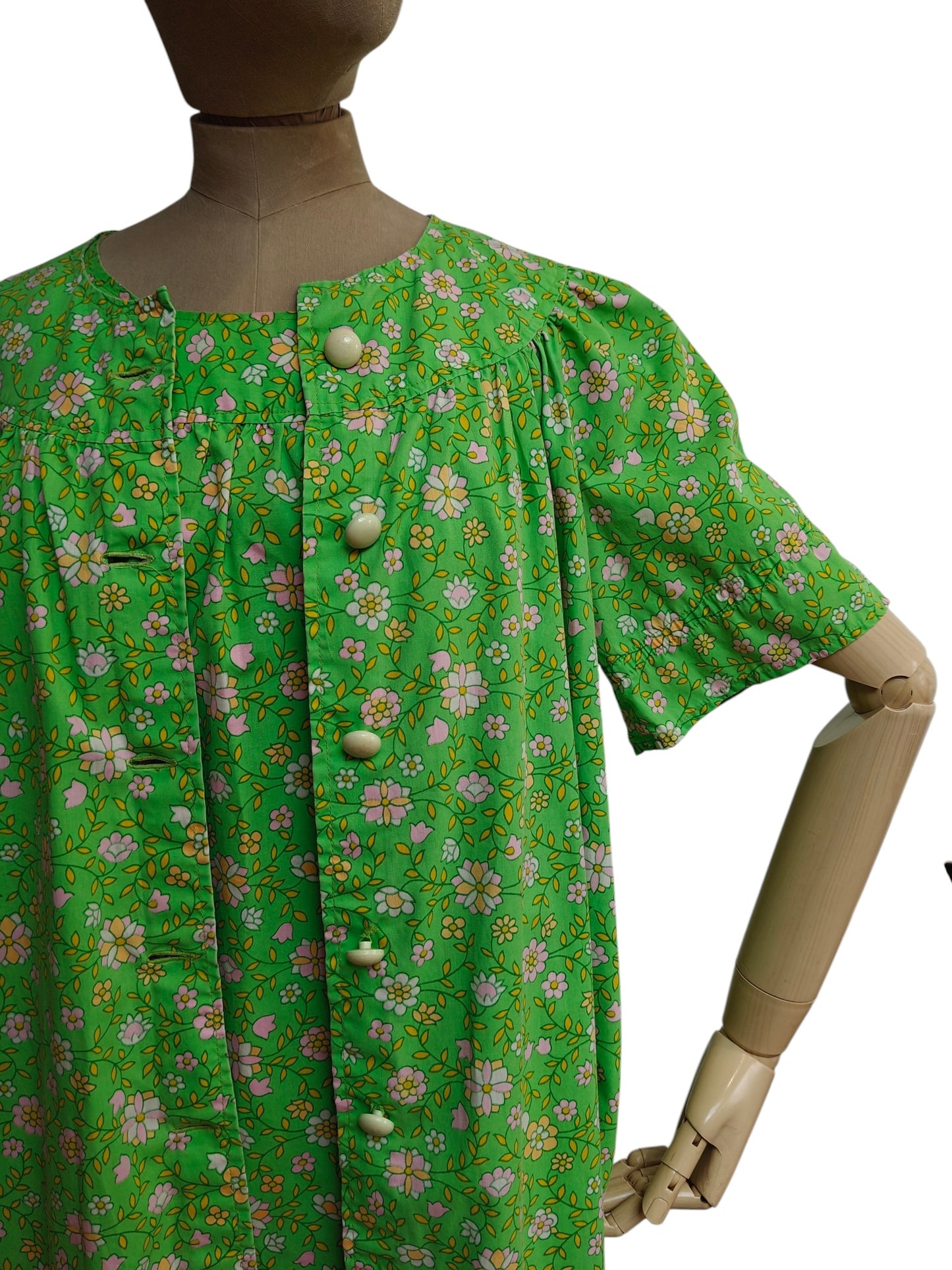 Ladies vintage co-ord in green and pink floral design