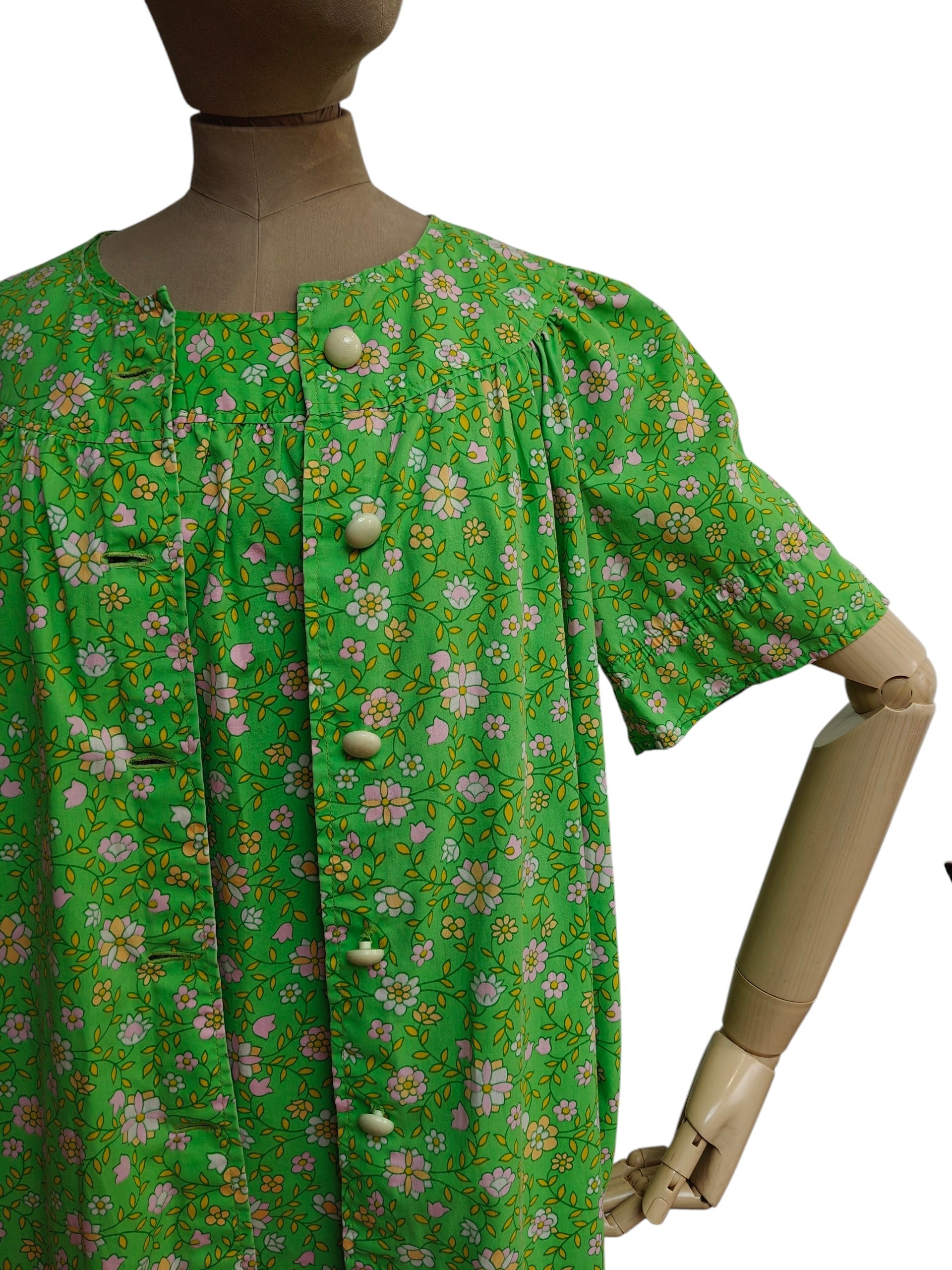 Ladies vintage co-ord in green and pink floral design