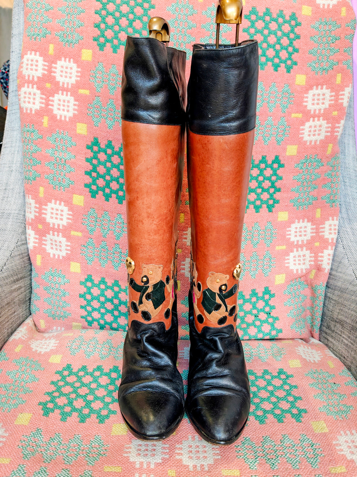 Long 80s boots with bear design