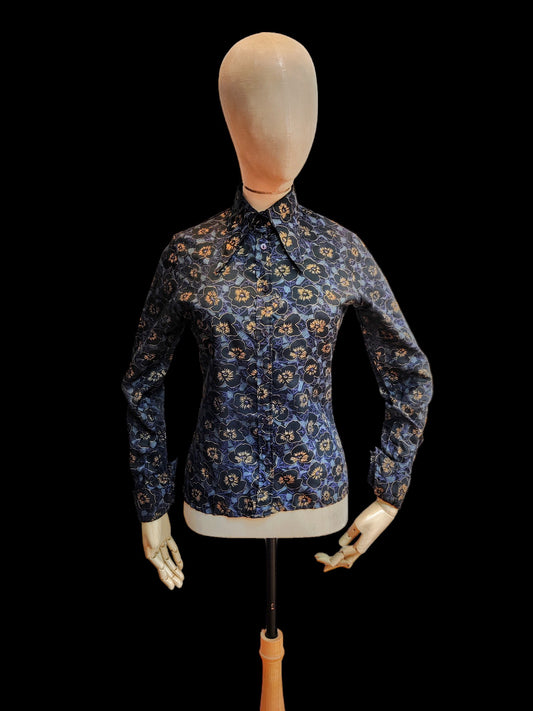 Beautiful 70s blouse with pansy print and dagger collar.