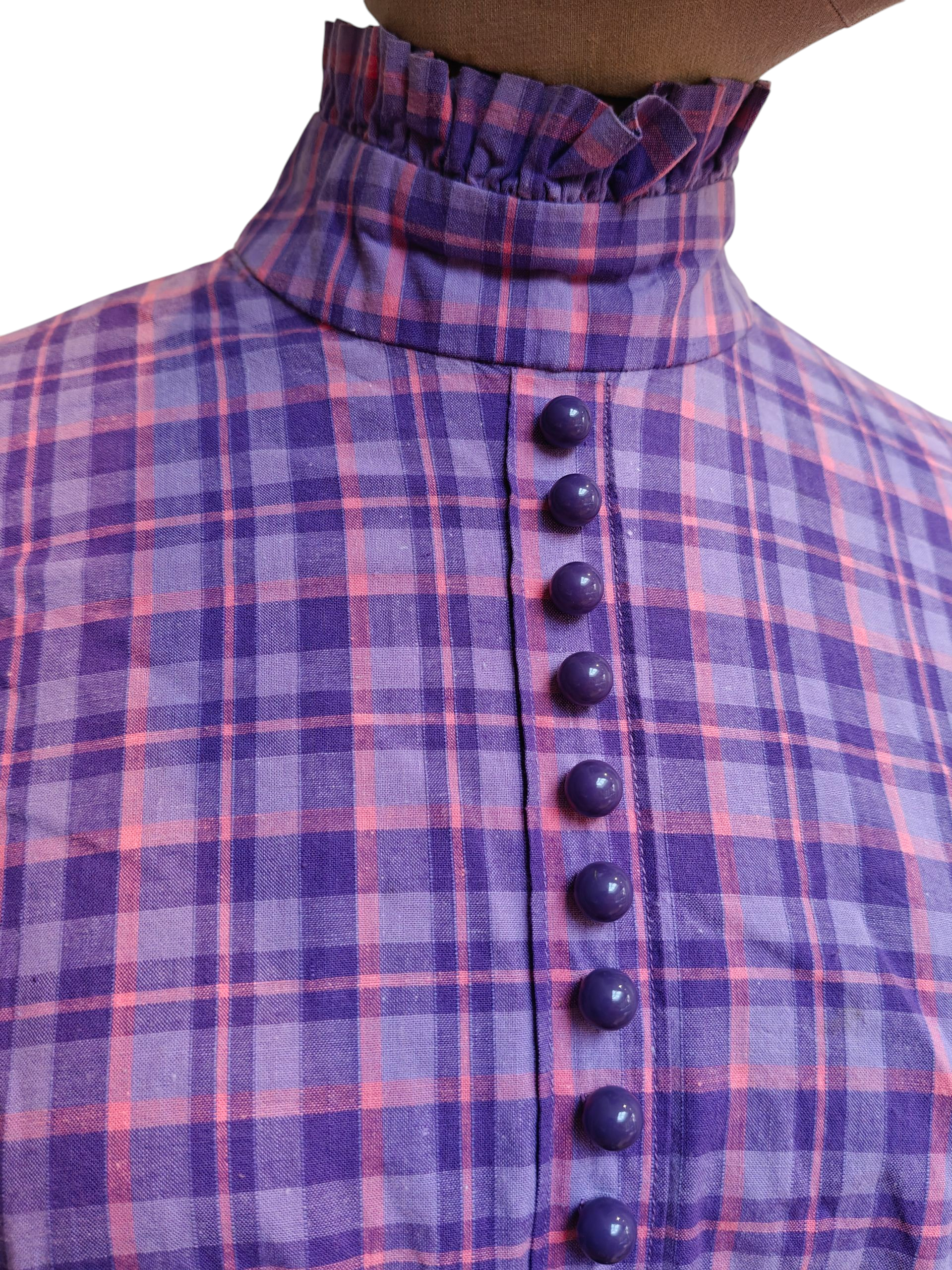 Pie crust frill high neck