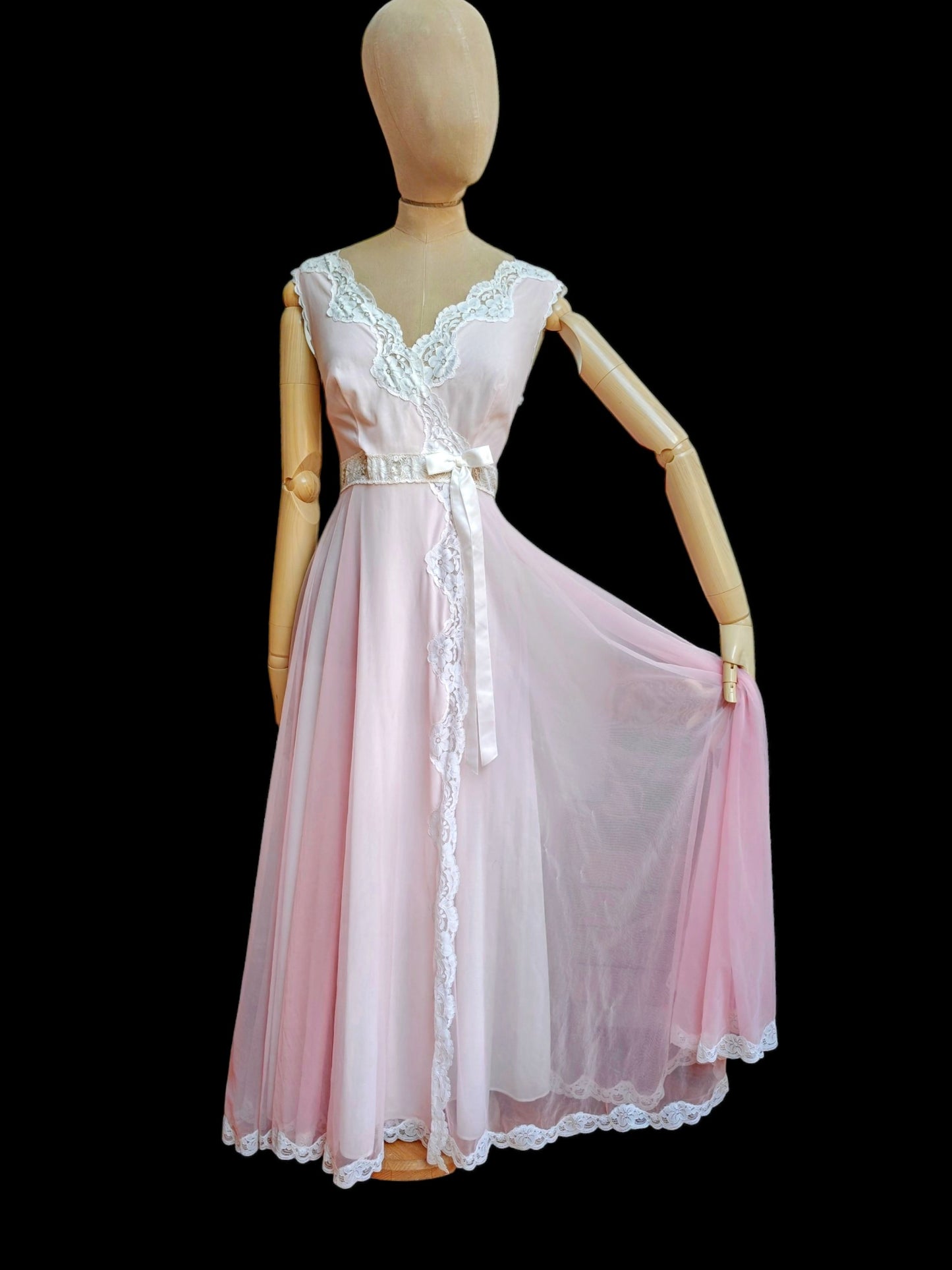 Stunning full length pink and white lace slip dress. Size 8-10.