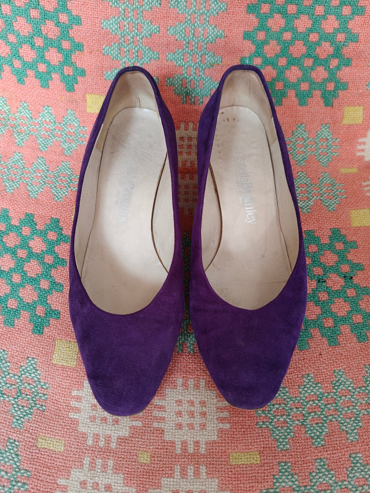 Purple 80's pumps