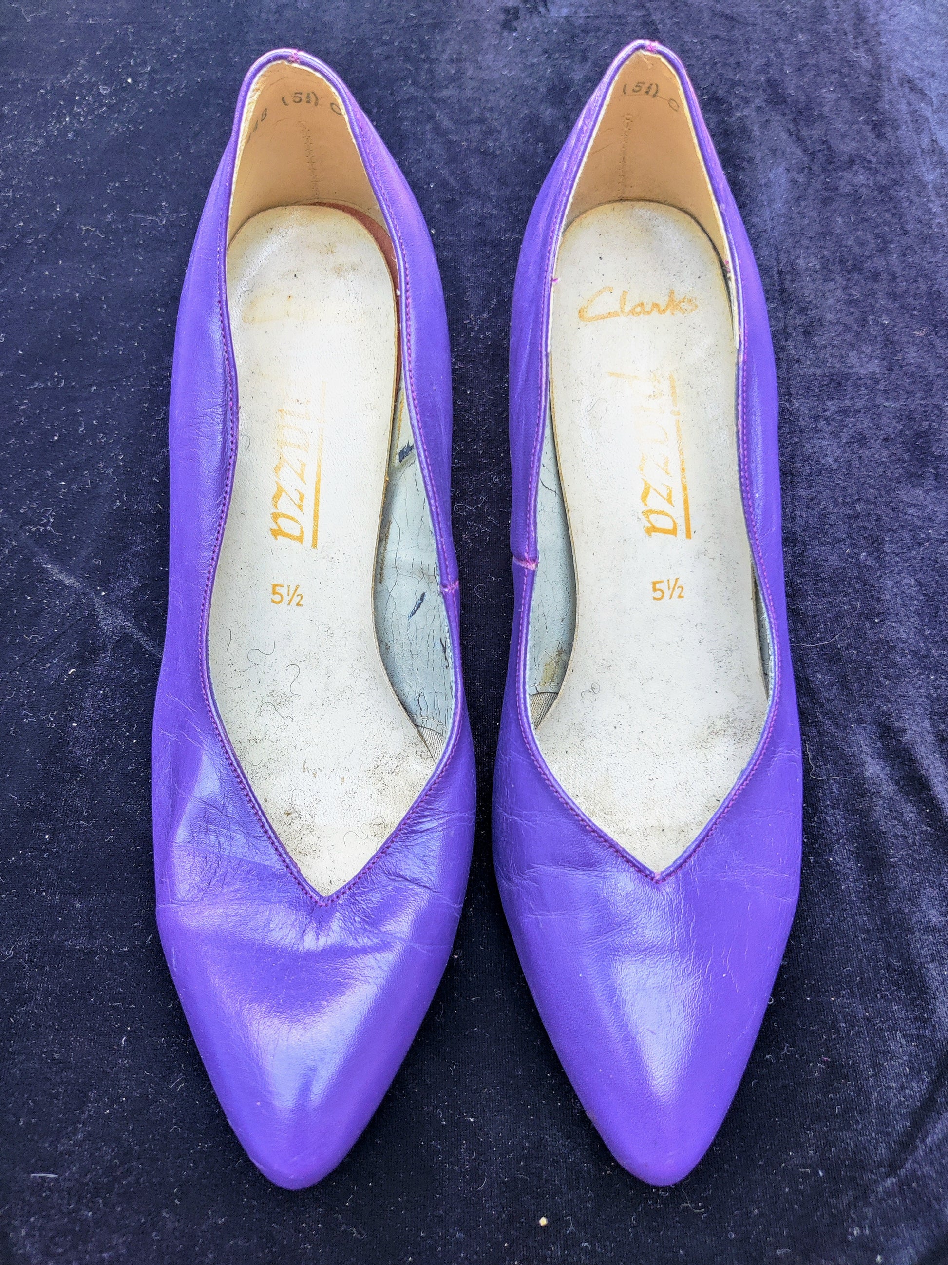 Purple vintage heeled shoes