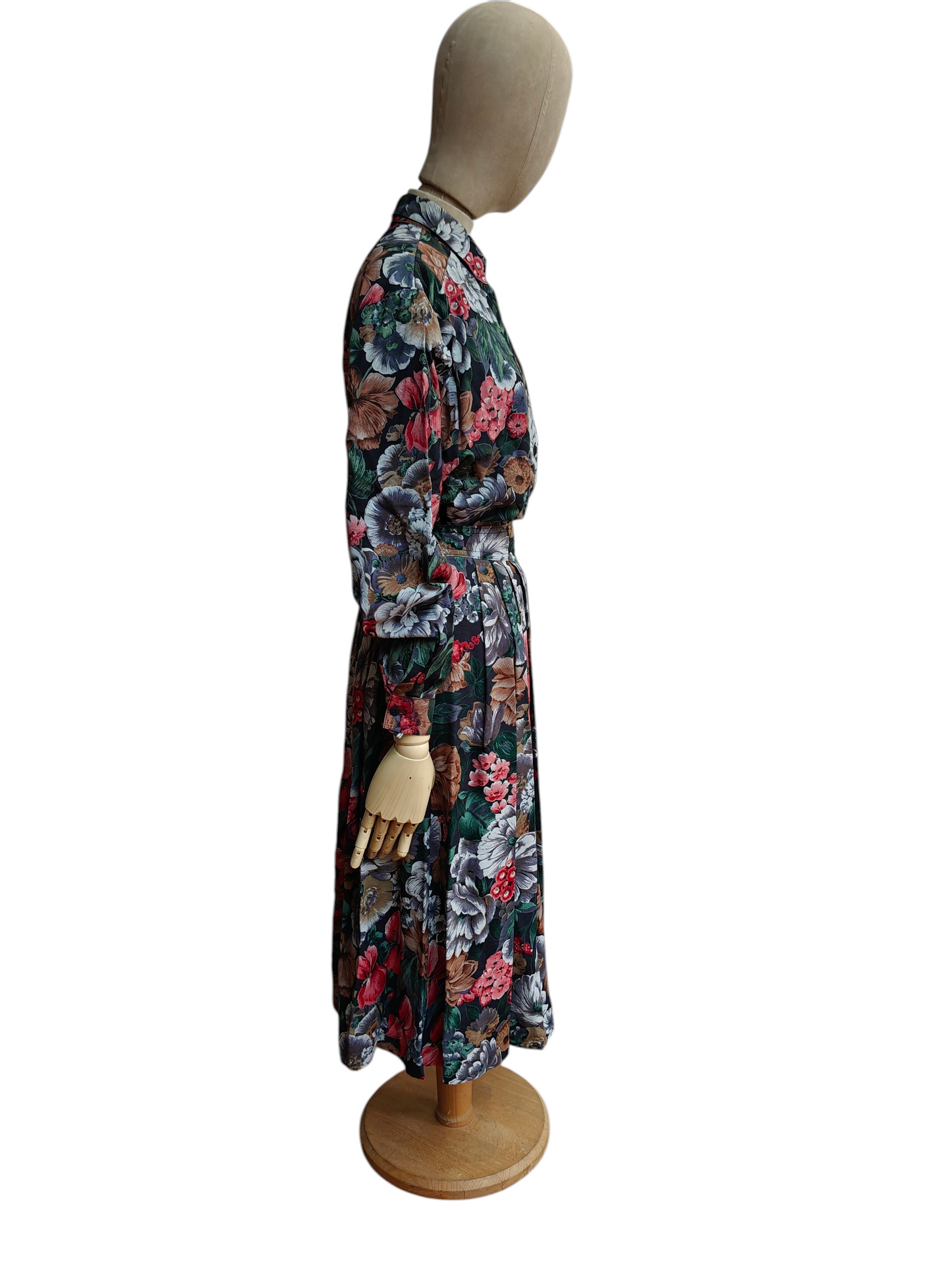 Retro co-rd skirt suit in black and pink floral print