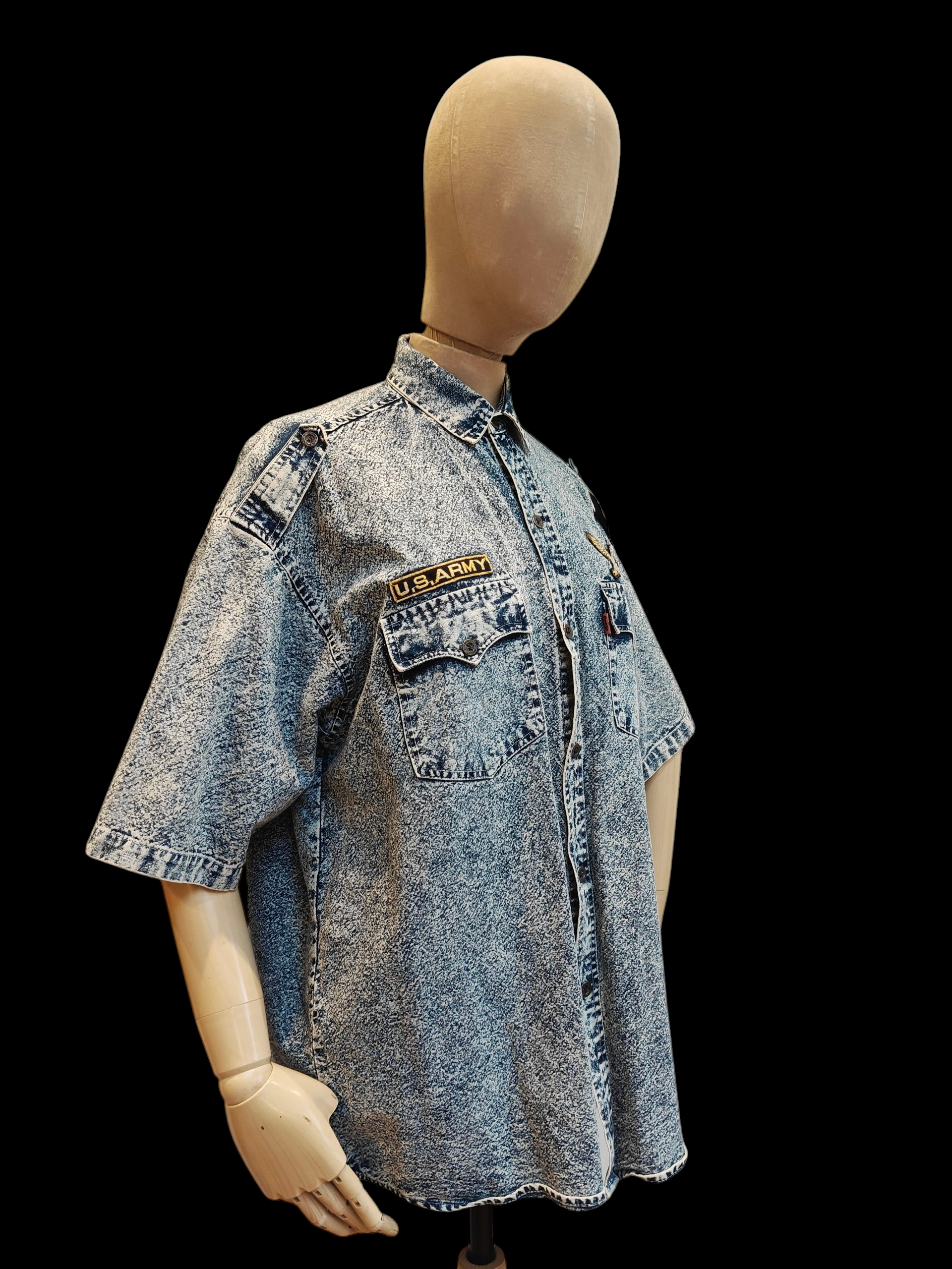 Vintage unisex Levi's shirt with US Army design