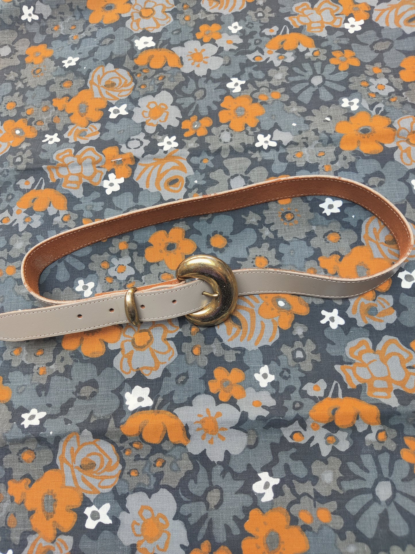 Lovely beige vintage belt