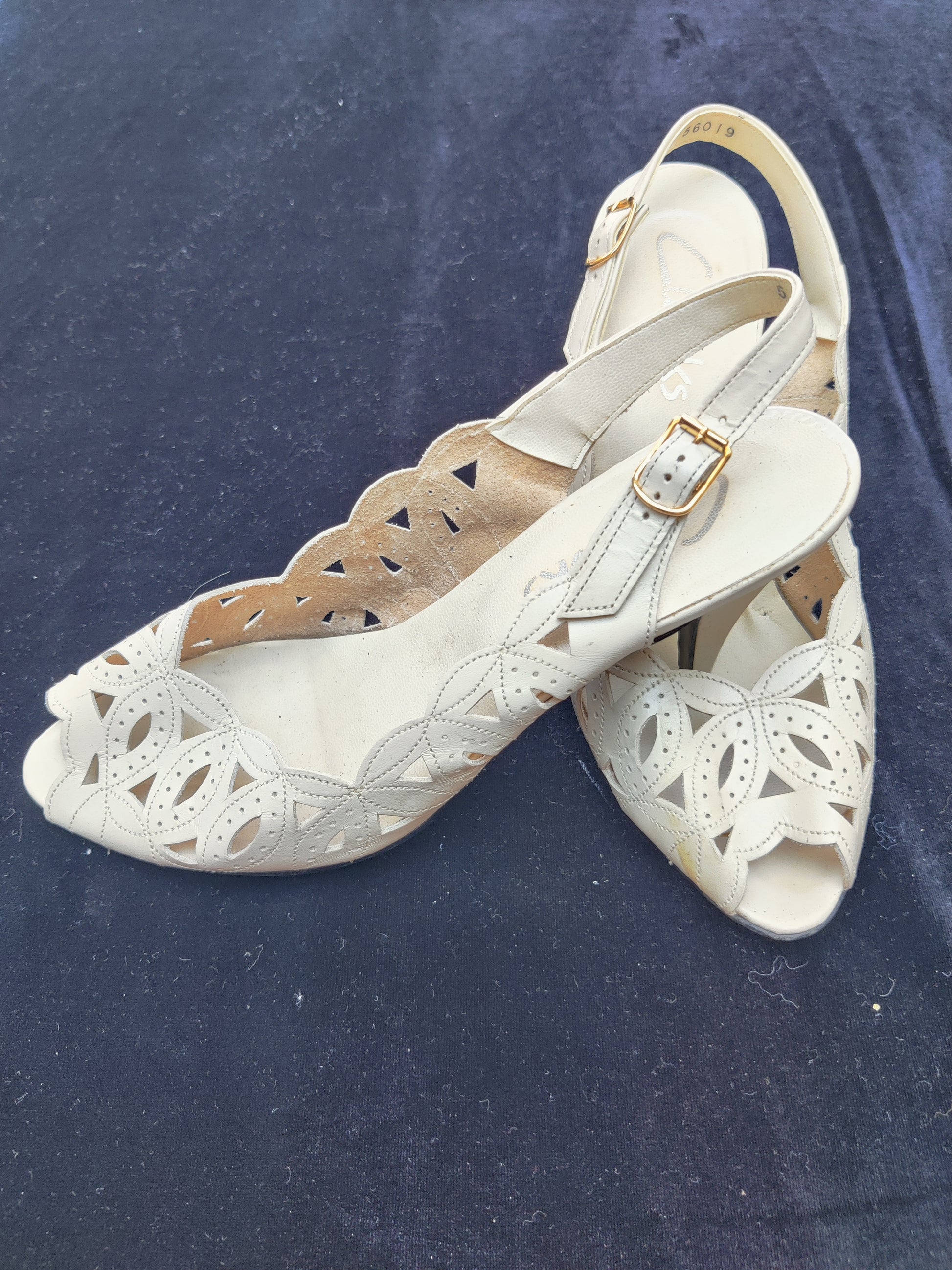 open toe vintage heels size 4-5