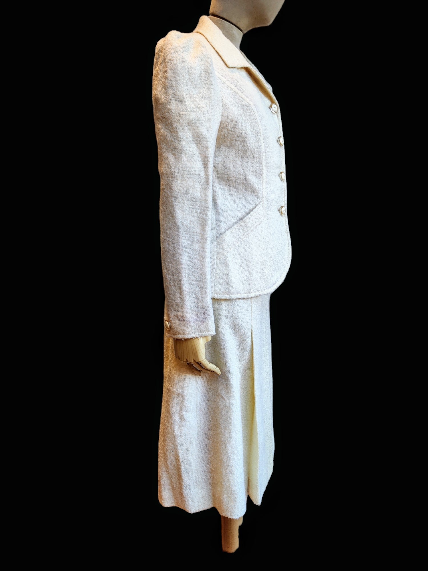 Lined cream vintage suit with skirt