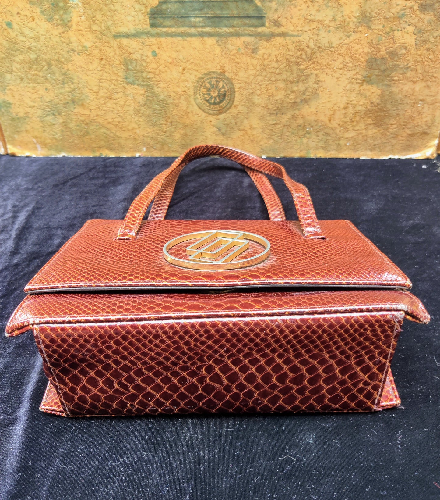 Beautiful brown vintage leather croc mod handbag.