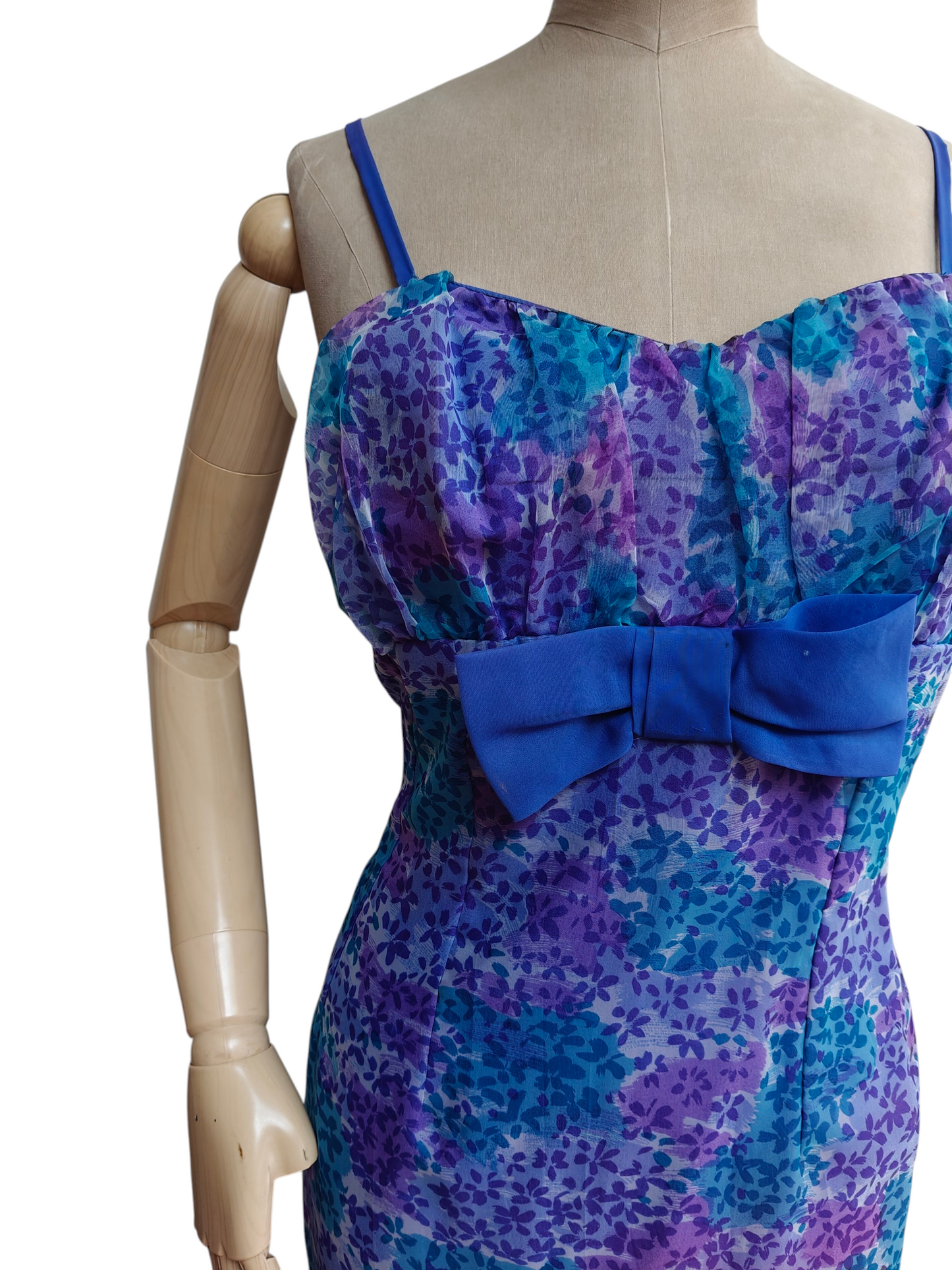 Stunning 1950's lilac bombshell dress. size 14.